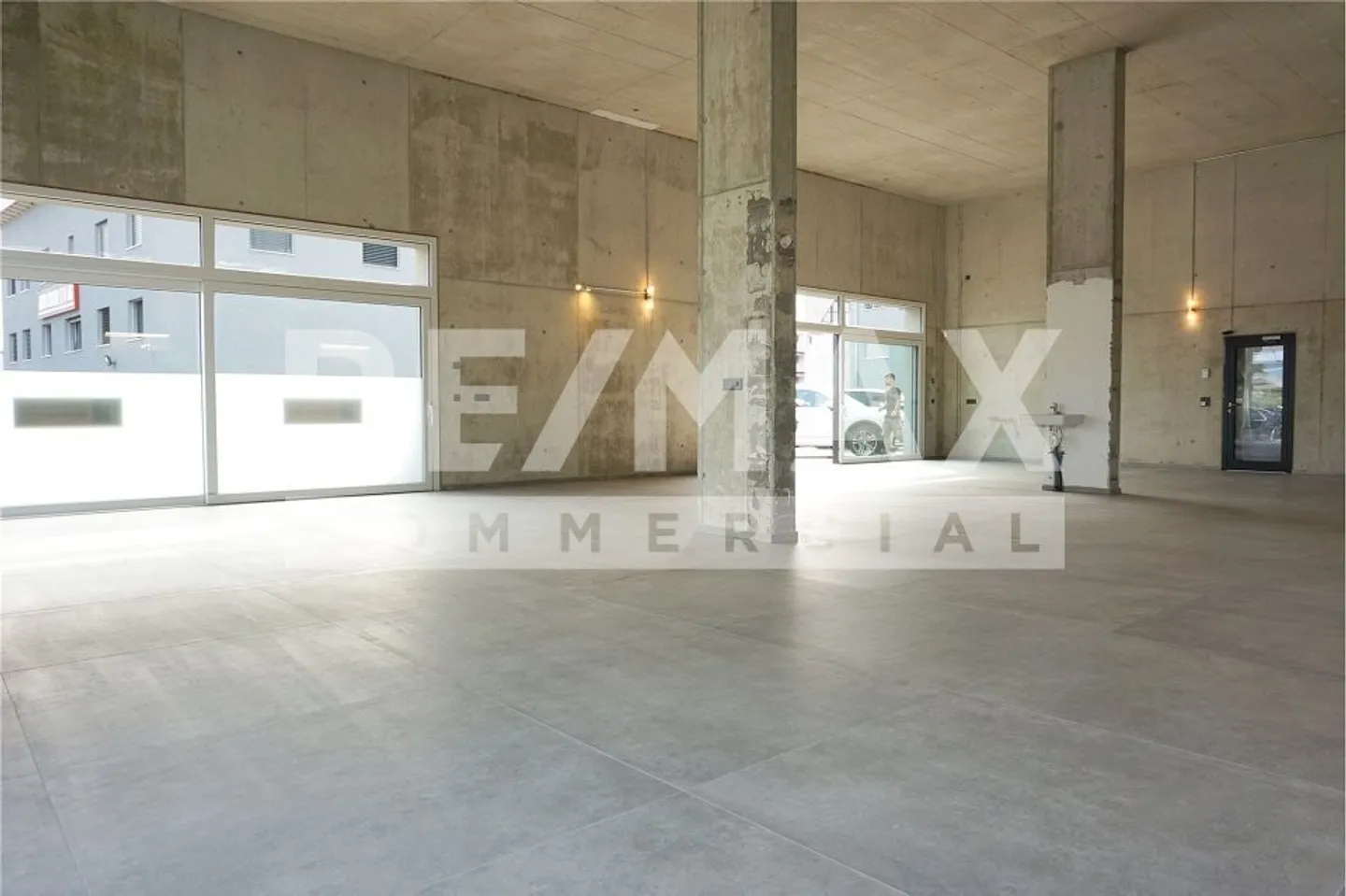 Fully Equipped Commercial Space in Murten - Retail/Practice - Photo 4 of 7