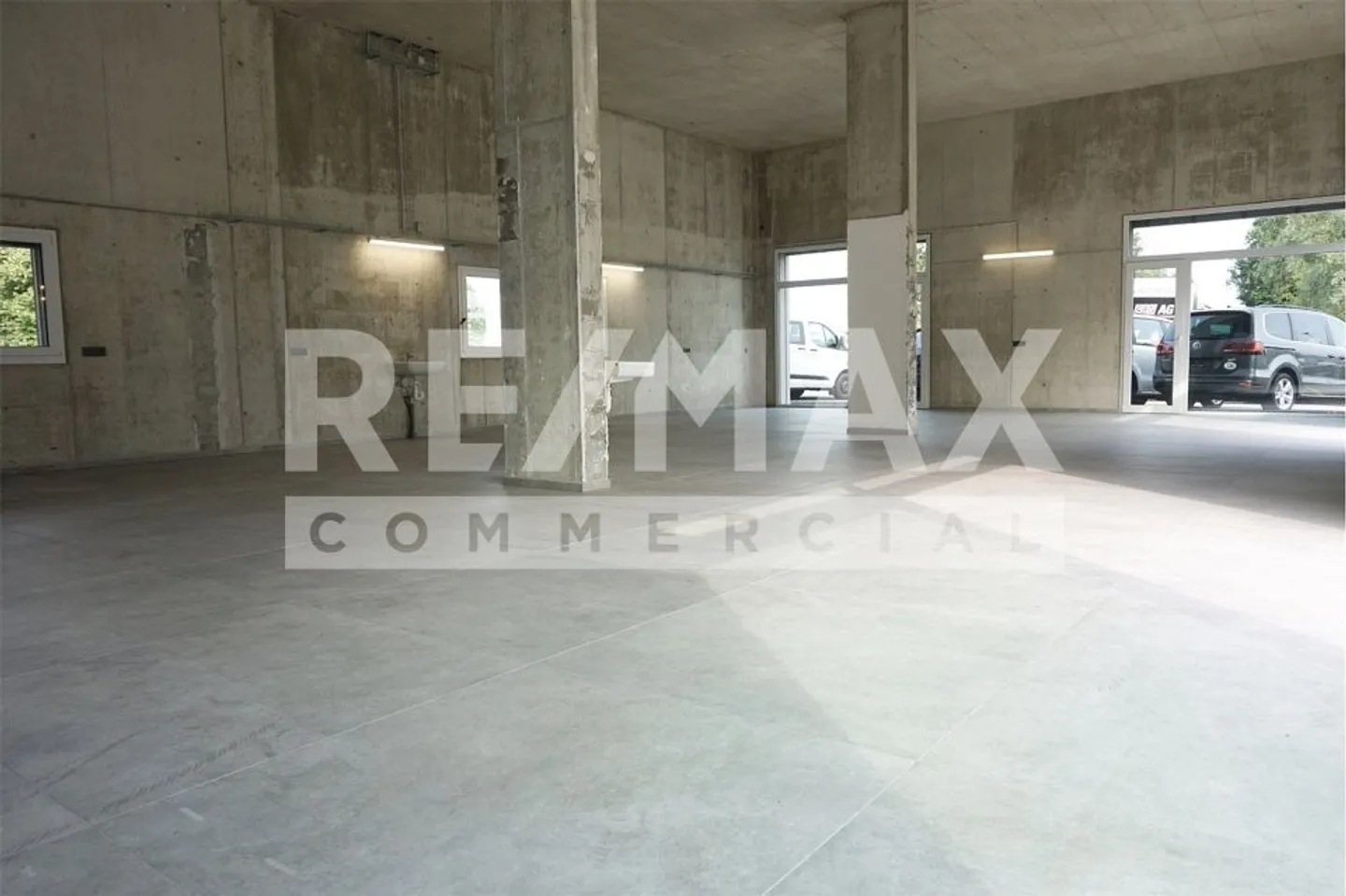 Fully Equipped Commercial Space in Murten - Retail/Practice - Photo 6 of 7