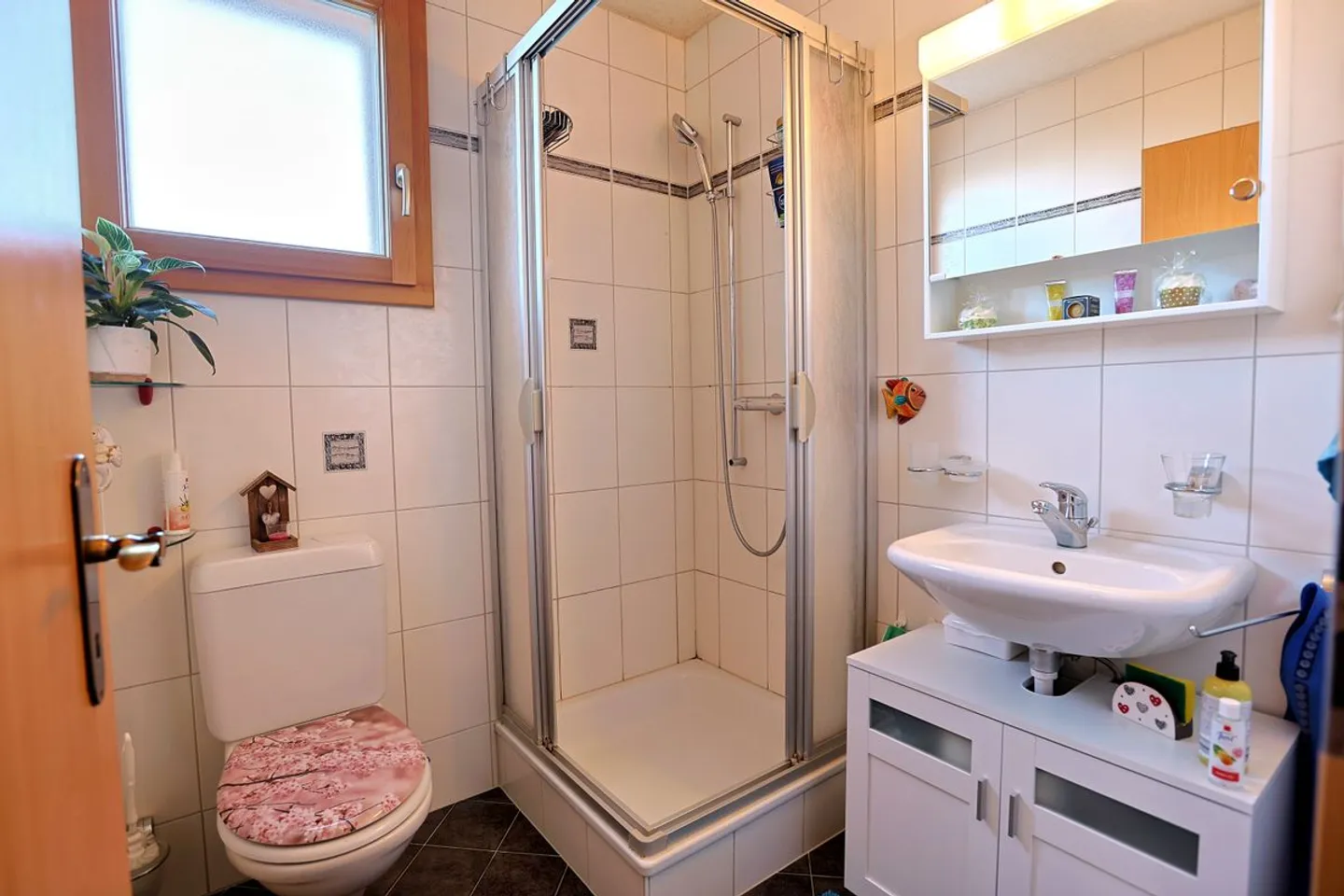 Villa with 5.5 rooms on a very large plot with extensions - Photo 11 of 12