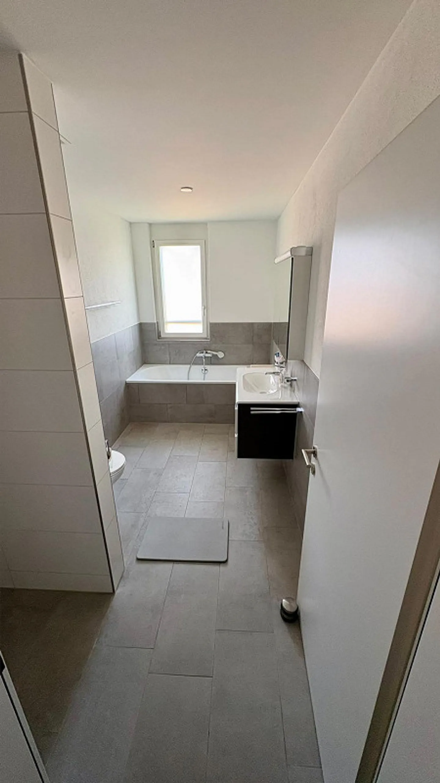 Appartement moderne de 4,5 pièces avec vue sur le lac et grand balcon - Photo 6 sur 14