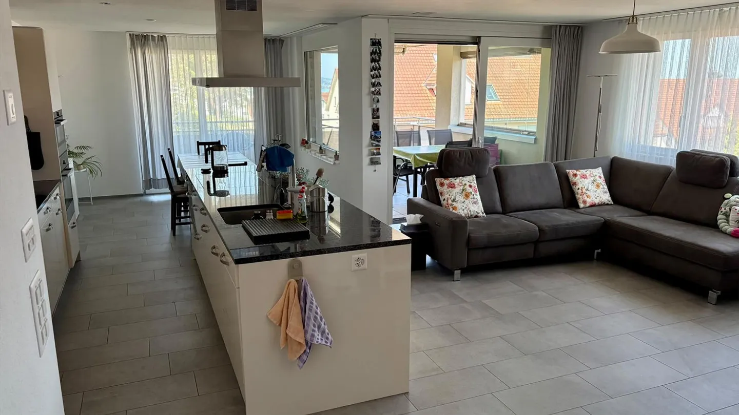 Appartement moderne de 4,5 pièces avec vue sur le lac et grand balcon - Photo 10 sur 14