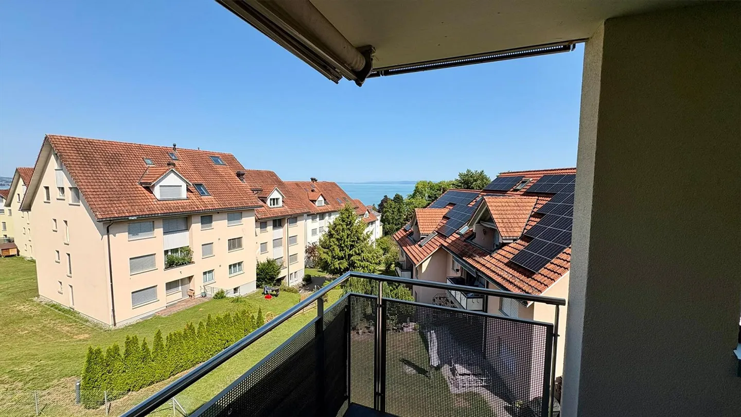 Appartement moderne de 4,5 pièces avec vue sur le lac et grand balcon - Photo 13 sur 14