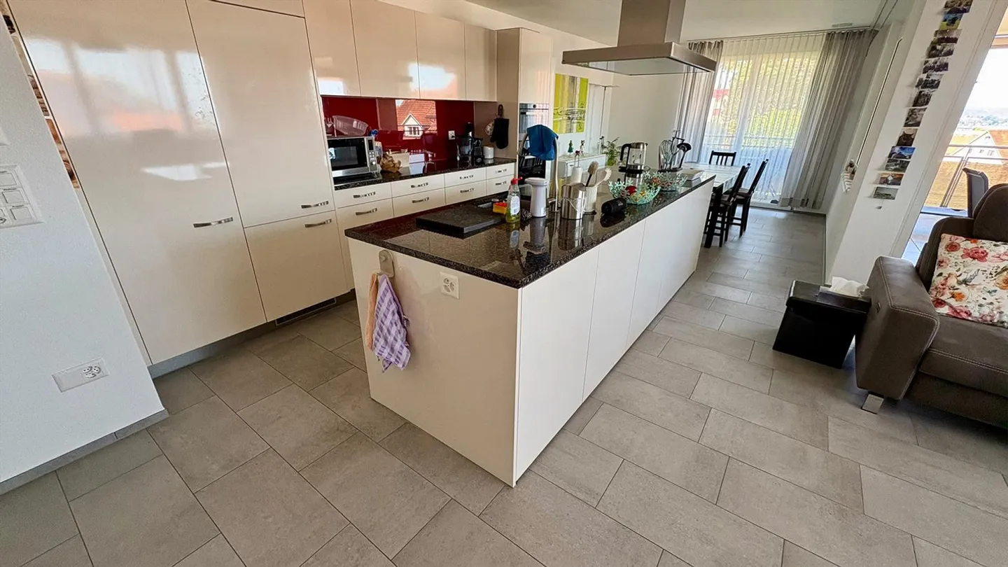 Appartement moderne de 4,5 pièces avec vue sur le lac et grand balcon - Photo 11 sur 14