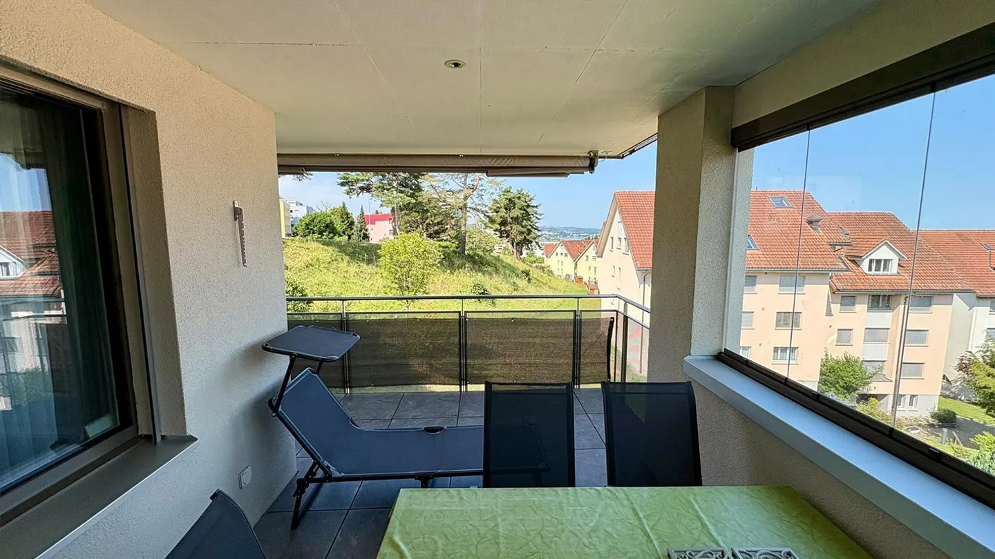Appartement moderne de 4,5 pièces avec vue sur le lac et grand balcon - Photo 12 sur 14
