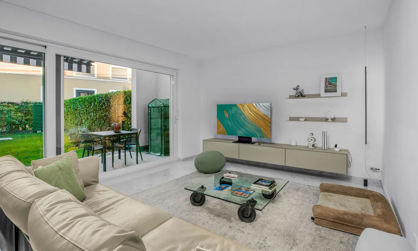 Spacious Maisonette with Garden and Pool in Collina d'Oro - Photo 2 of 10