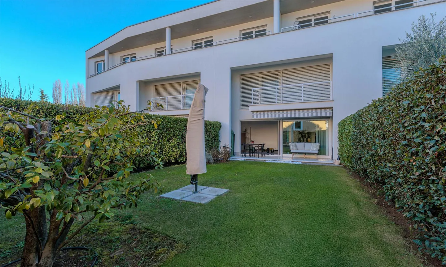 Spacious Maisonette with Garden and Pool in Collina d'Oro - Photo 4 of 10