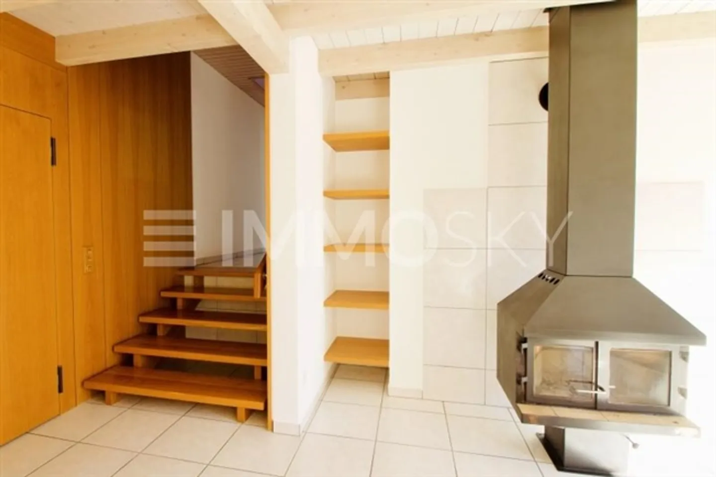 Bright and spacious living in a quiet environment - Photo 2 of 5