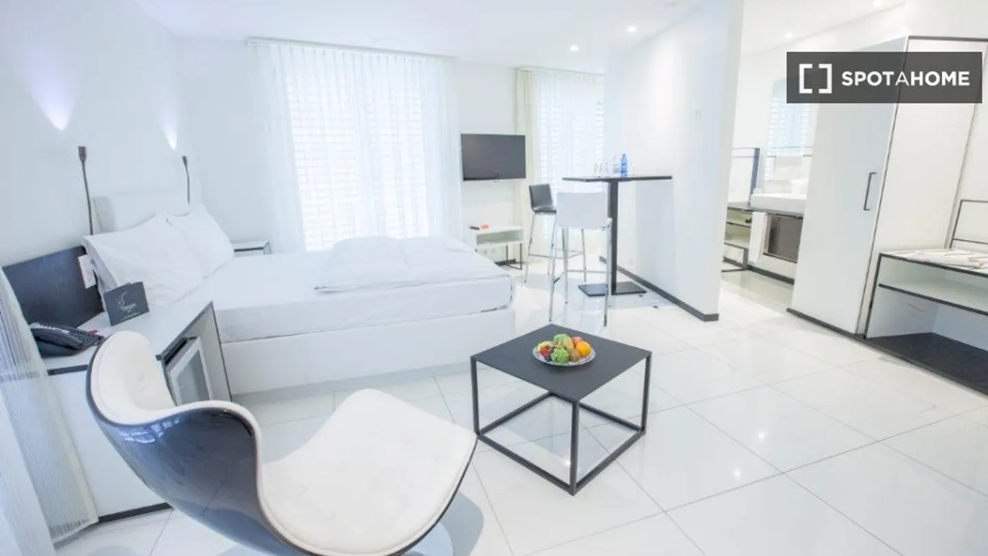 Discover, visit, and rent your new home online with complete confidence. - Photo 6 of 7