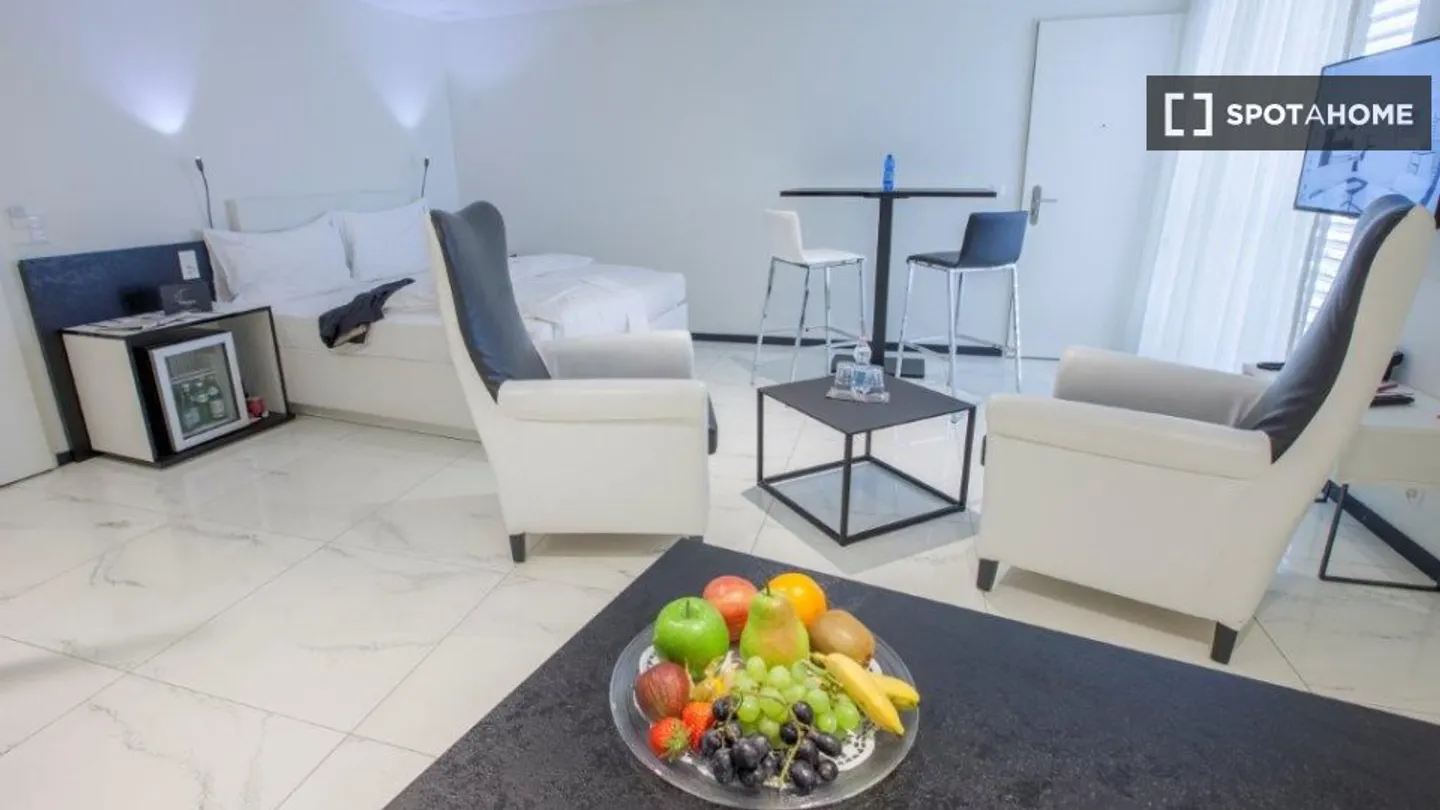 Discover, visit, and rent your new home online with complete confidence. - Photo 7 of 7