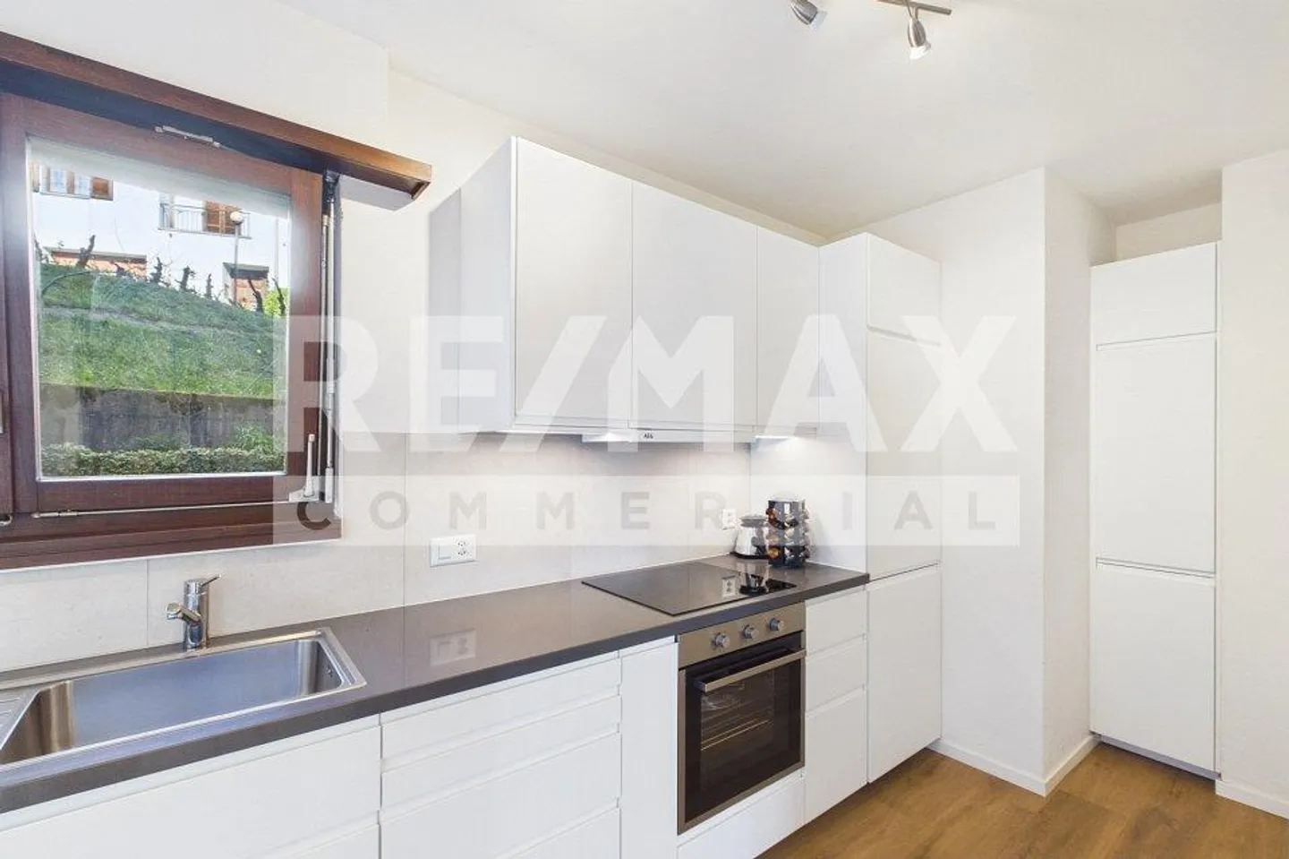 Bureau spacieux rénové à Breganzona - idéal pour un studio professionnel... - Photo 12 sur 13
