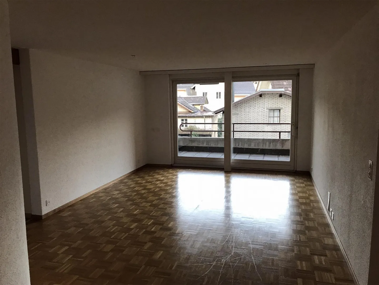 Grosse 6.5 Zimmerwohnung in super Zustand mit 2 Balkonen - Foto 2 von 25