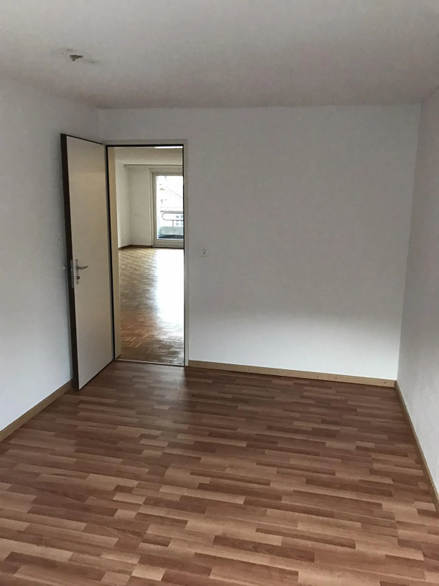 Grosse 6.5 Zimmerwohnung in super Zustand mit 2 Balkonen - Foto 10 von 25