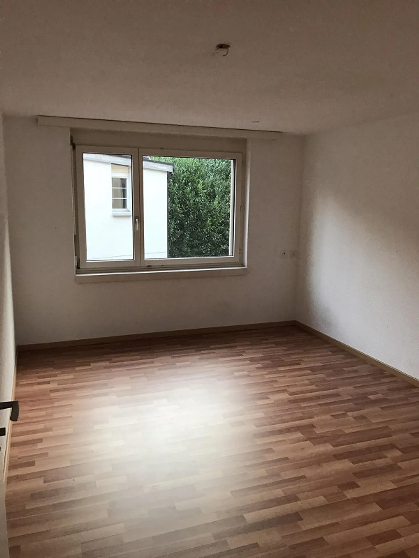Grosse 6.5 Zimmerwohnung in super Zustand mit 2 Balkonen - Foto 11 von 25