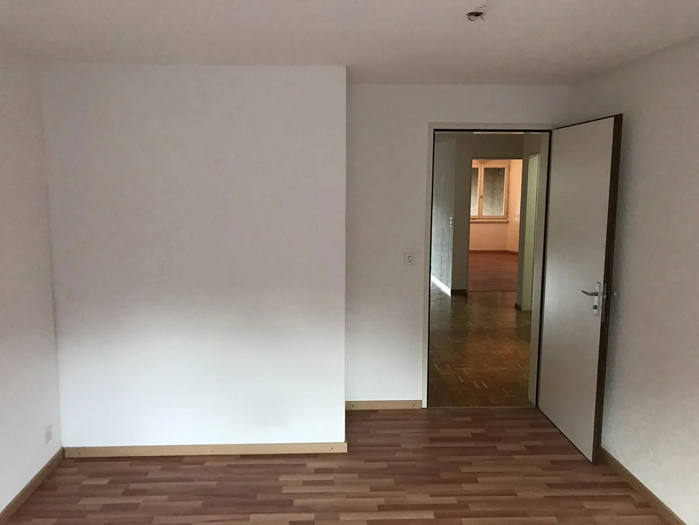 Grosse 6.5 Zimmerwohnung in super Zustand mit 2 Balkonen - Foto 12 von 25