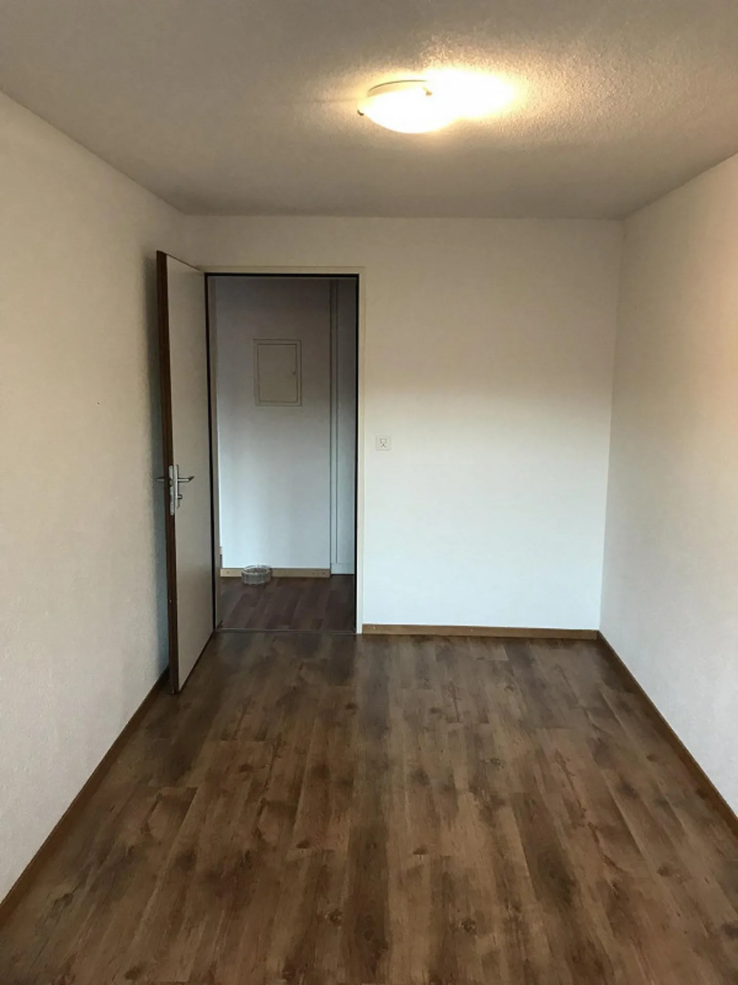 Grosse 6.5 Zimmerwohnung in super Zustand mit 2 Balkonen - Foto 14 von 25