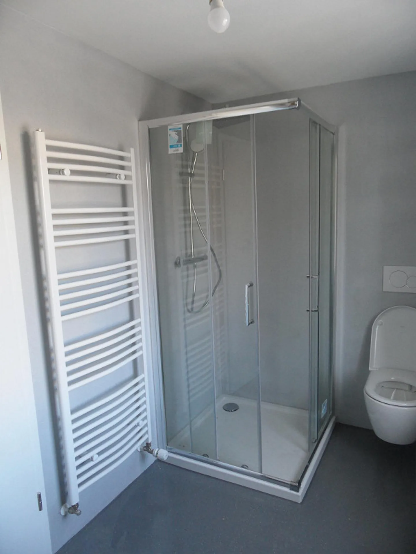 Appartement moderne avec balcon - Photo 1 sur 6