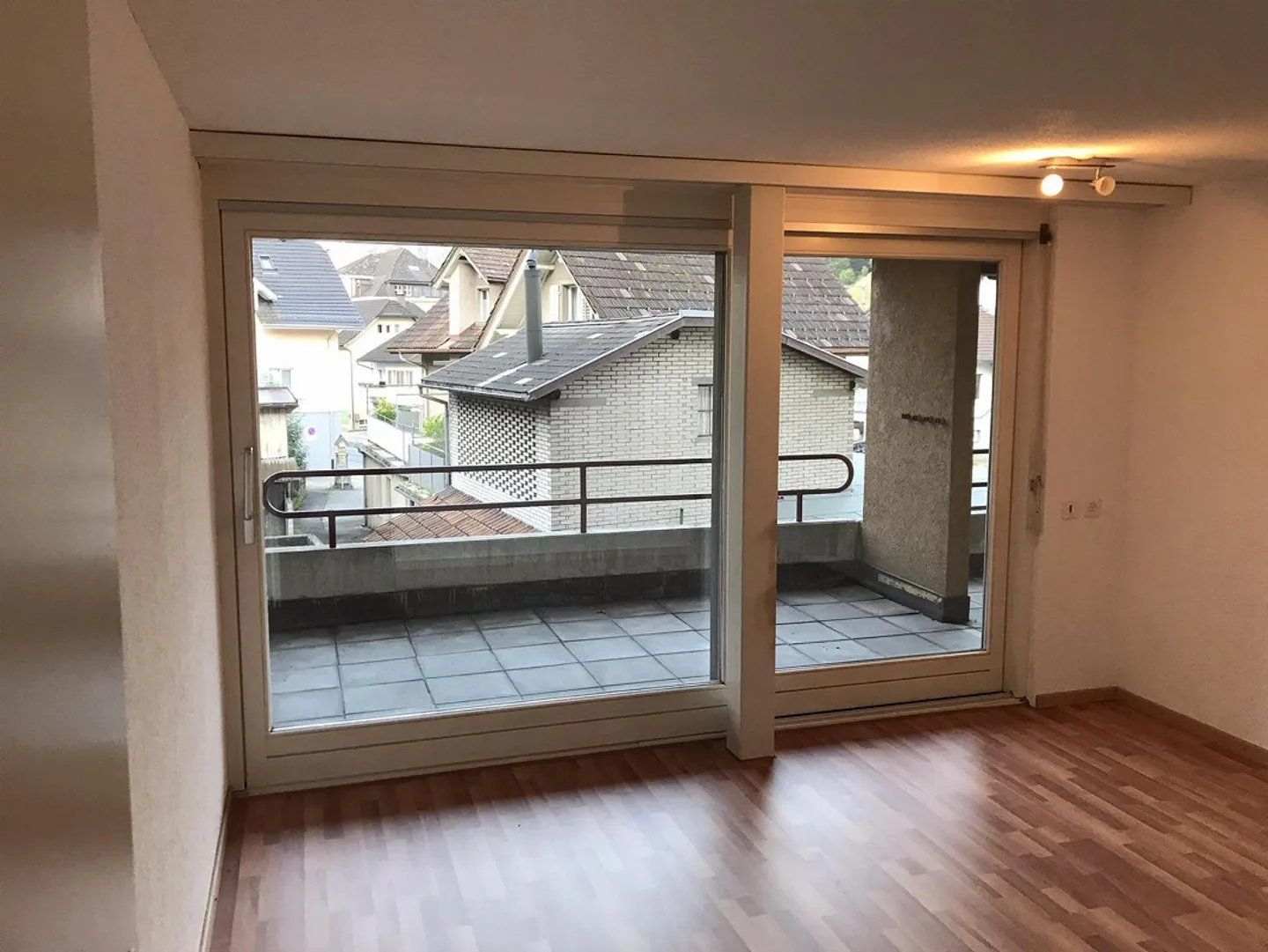 Grosse 6.5 Zimmerwohnung in super Zustand mit 2 Balkonen - Foto 5 von 25