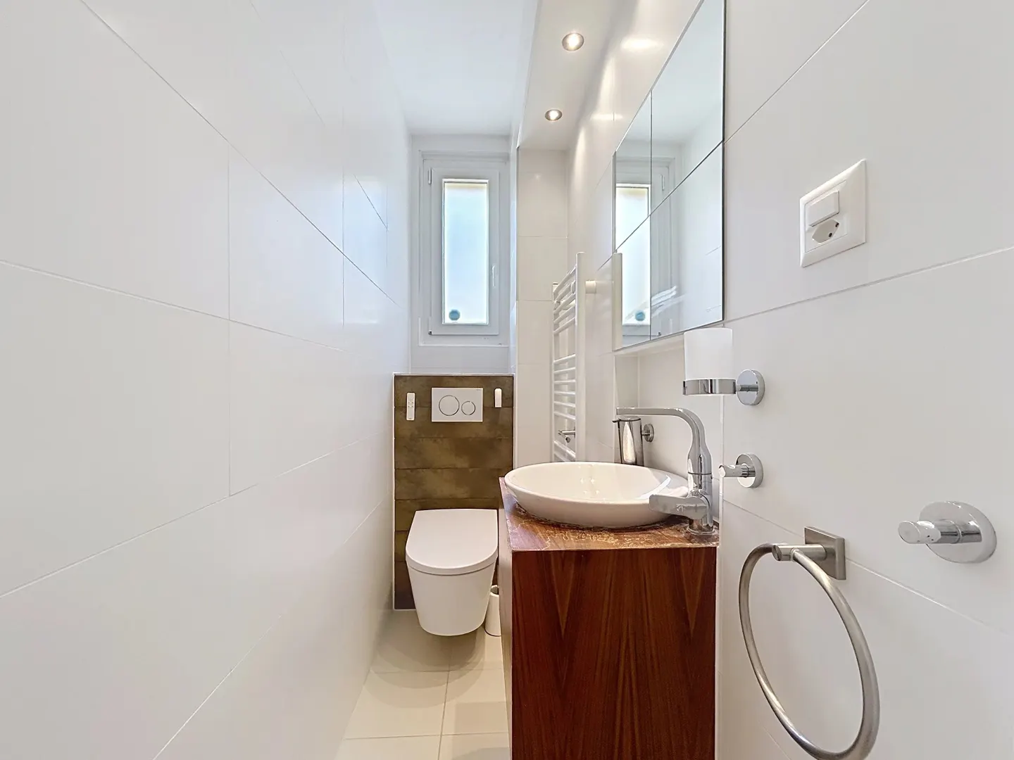 Spacious Detached House with Lake View - Photo 16 of 16