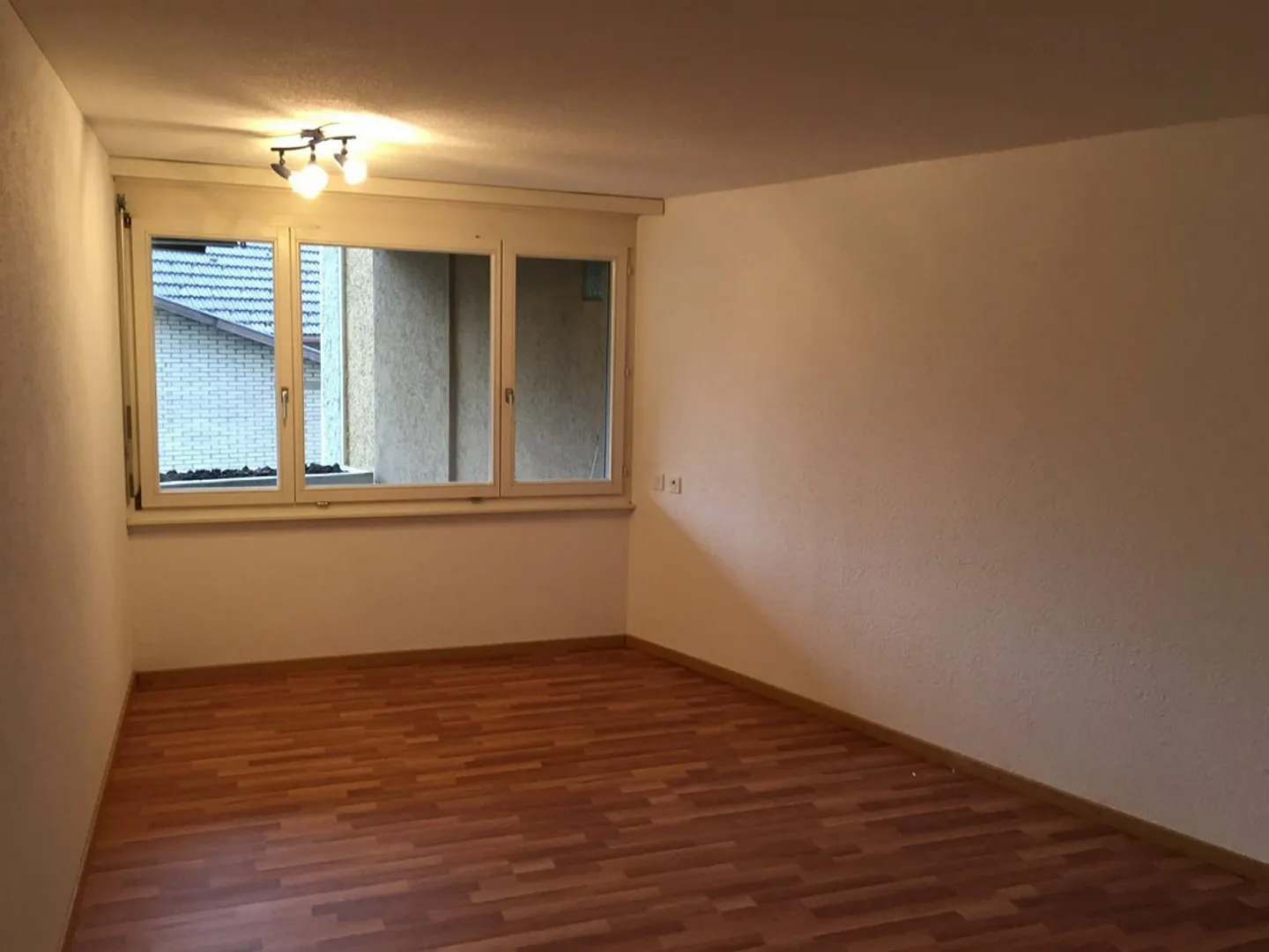 Grosse 6.5 Zimmerwohnung in super Zustand mit 2 Balkonen - Foto 7 von 25