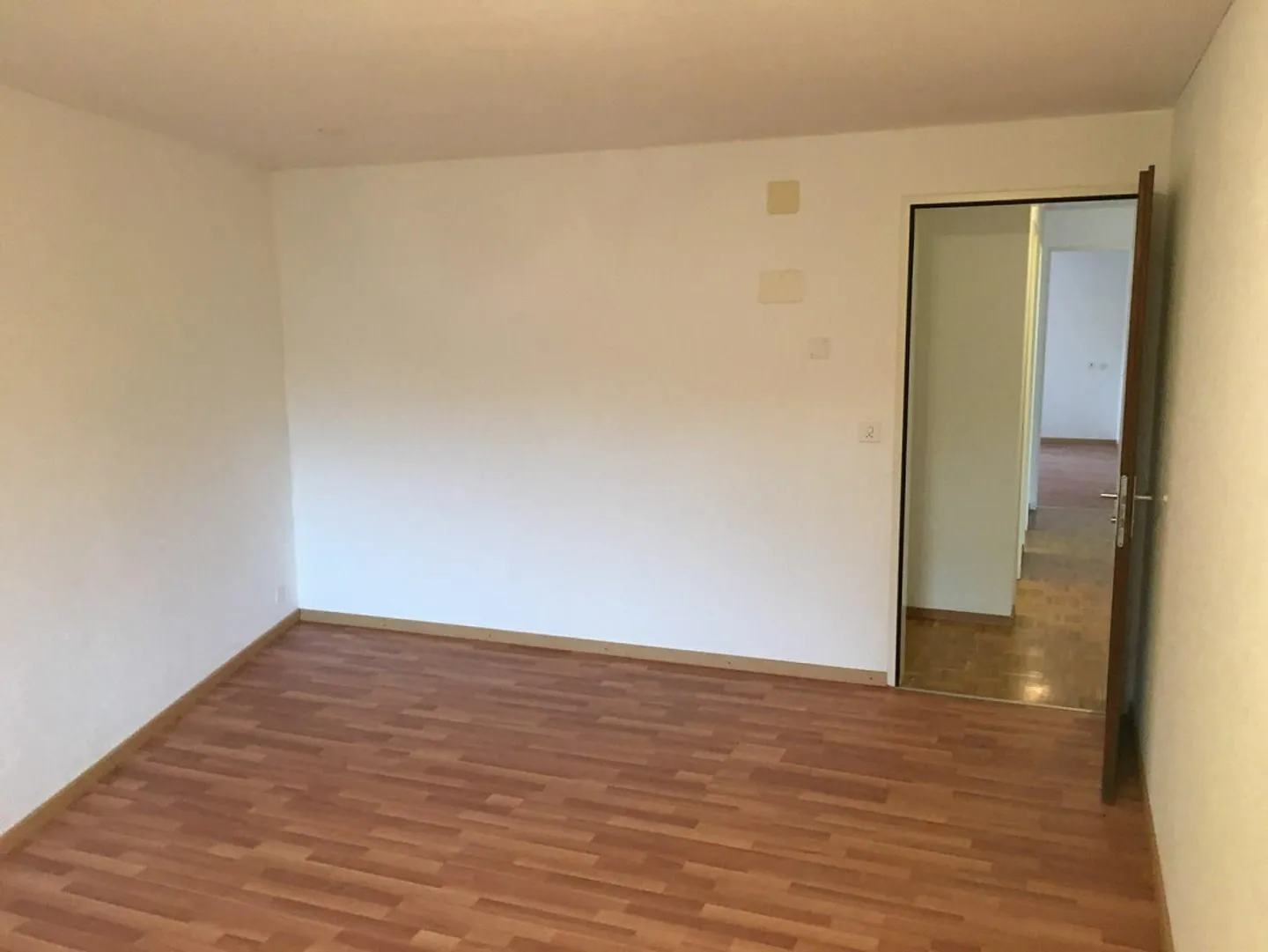 Grosse 6.5 Zimmerwohnung in super Zustand mit 2 Balkonen - Foto 8 von 25