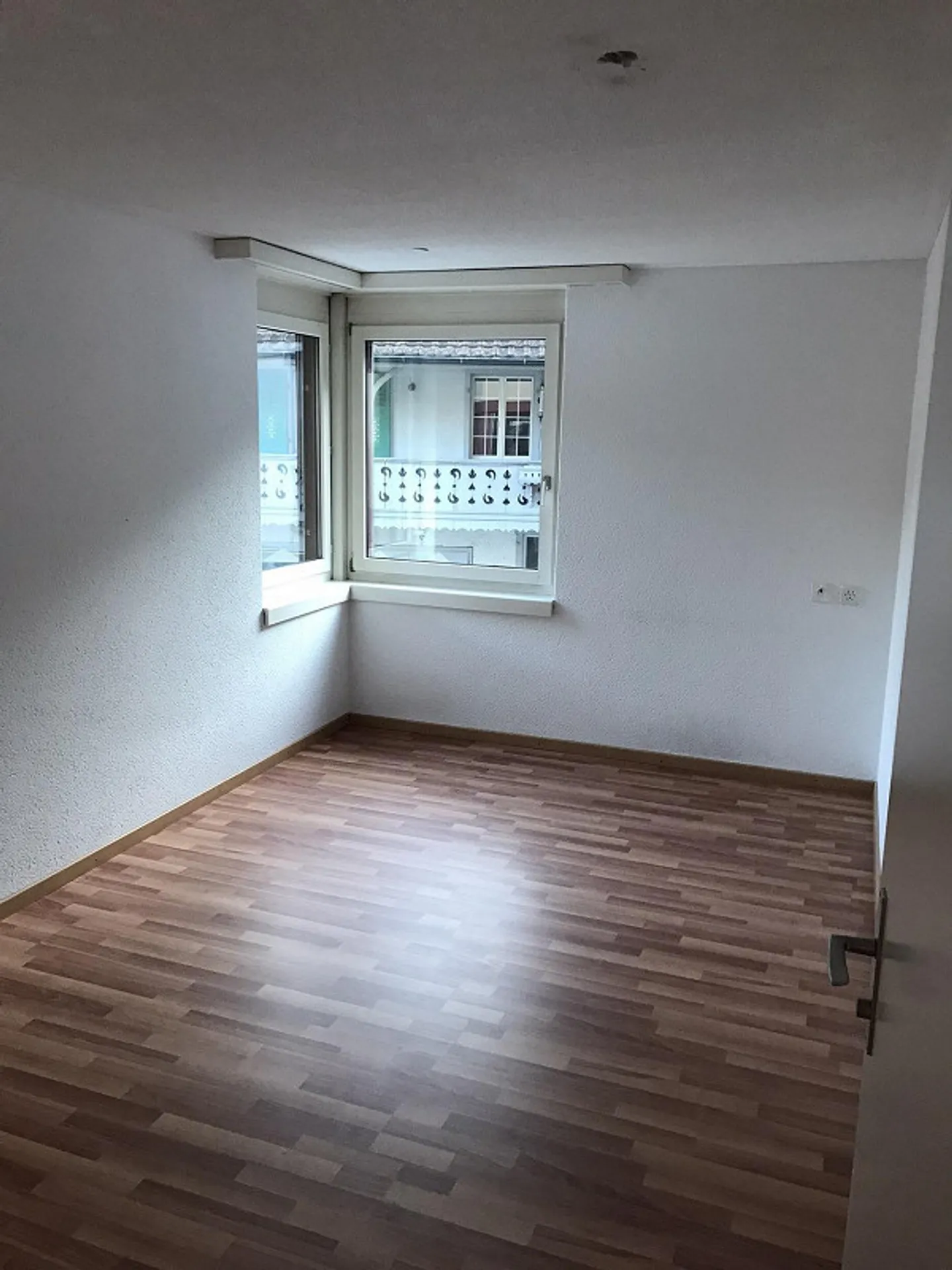 Grosse 6.5 Zimmerwohnung in super Zustand mit 2 Balkonen - Foto 9 von 25