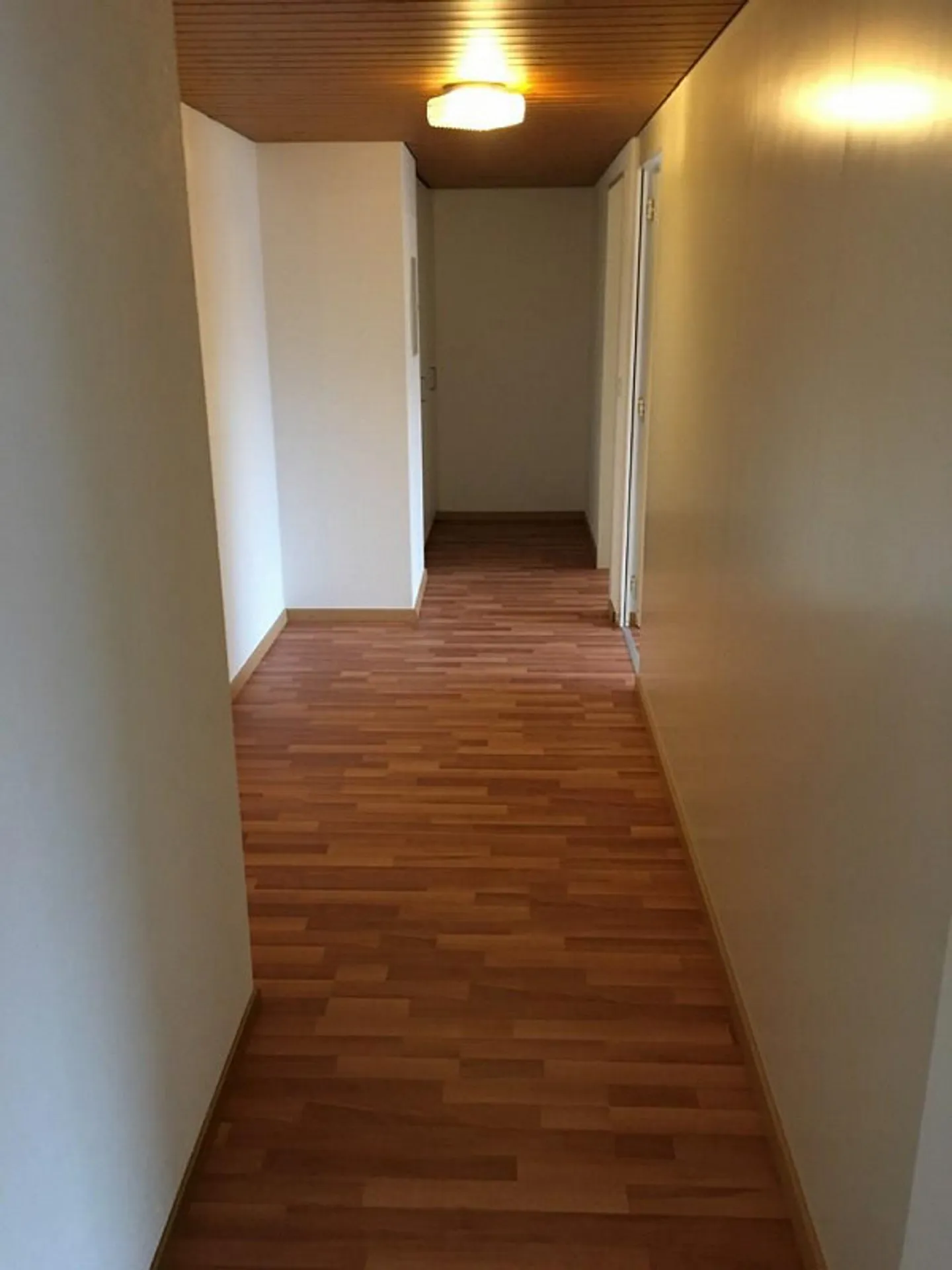 Grosse 6.5 Zimmerwohnung in super Zustand mit 2 Balkonen - Foto 22 von 25