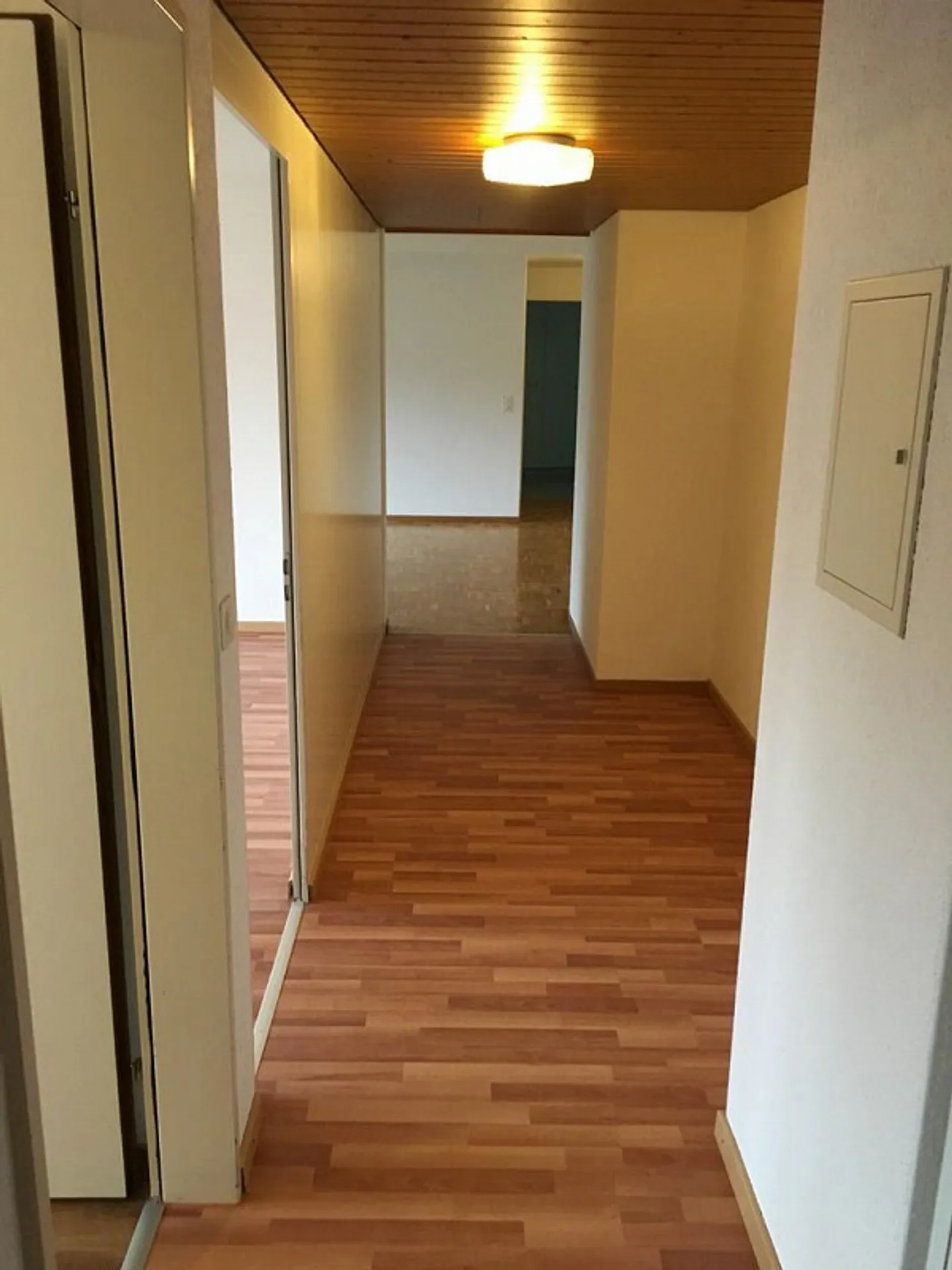 Grosse 6.5 Zimmerwohnung in super Zustand mit 2 Balkonen - Foto 23 von 25