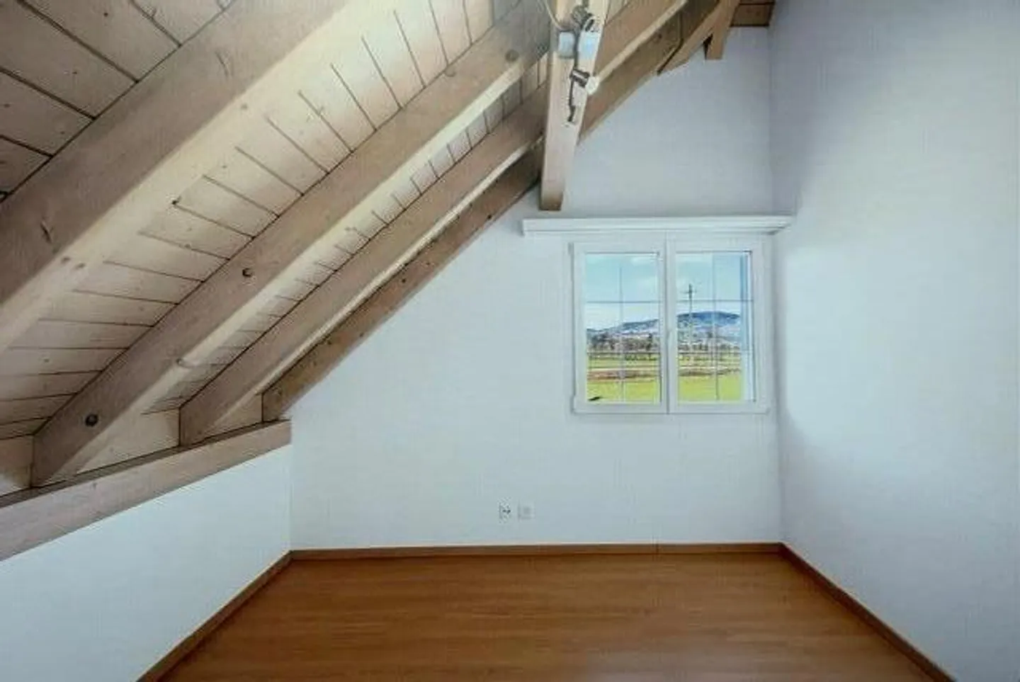 Charmante maison jumelée de 6,5 pièces dans un endroit calme à Buttikon SZ - Photo 5 sur 11