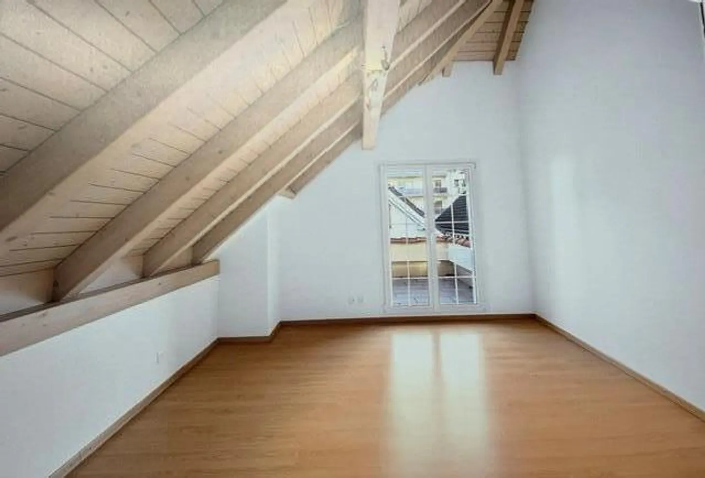 Charmante maison jumelée de 6,5 pièces dans un endroit calme à Buttikon SZ - Photo 7 sur 11