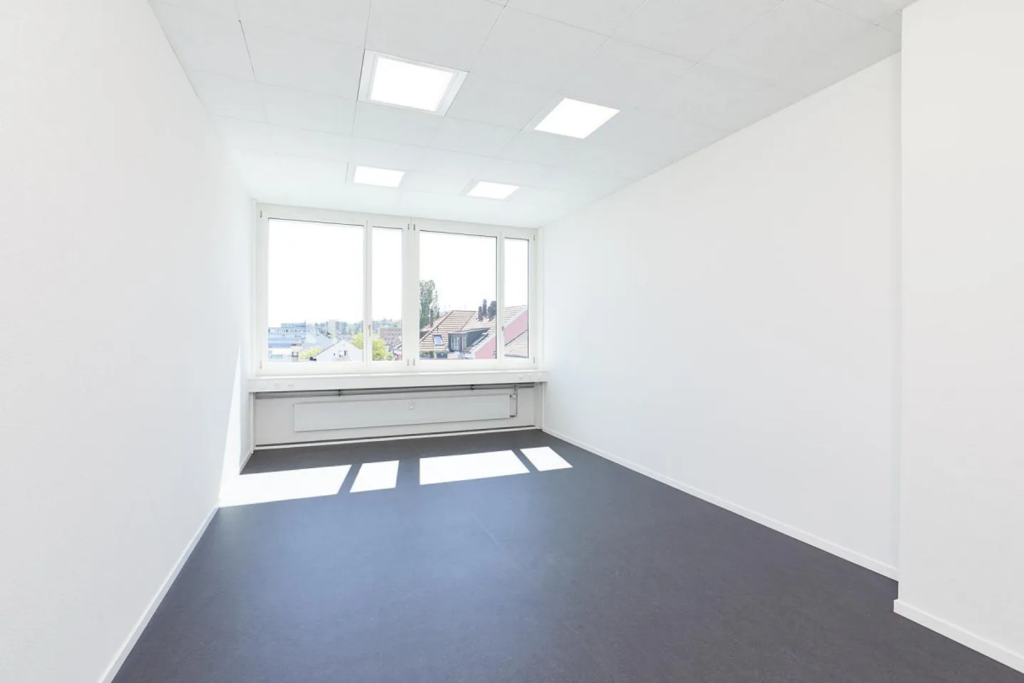 Modern, bright office space in a good location in Allschwil - Photo 8 of 10
