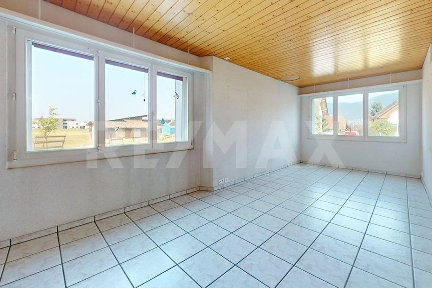 Detached House with Two Residential Units - Photo 4 of 13