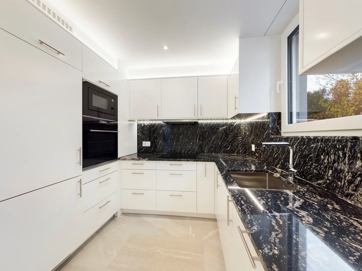 Appartement moderne de 4,5 pièces à Ottenbach avec fonction domotique - Photo 2 sur 9