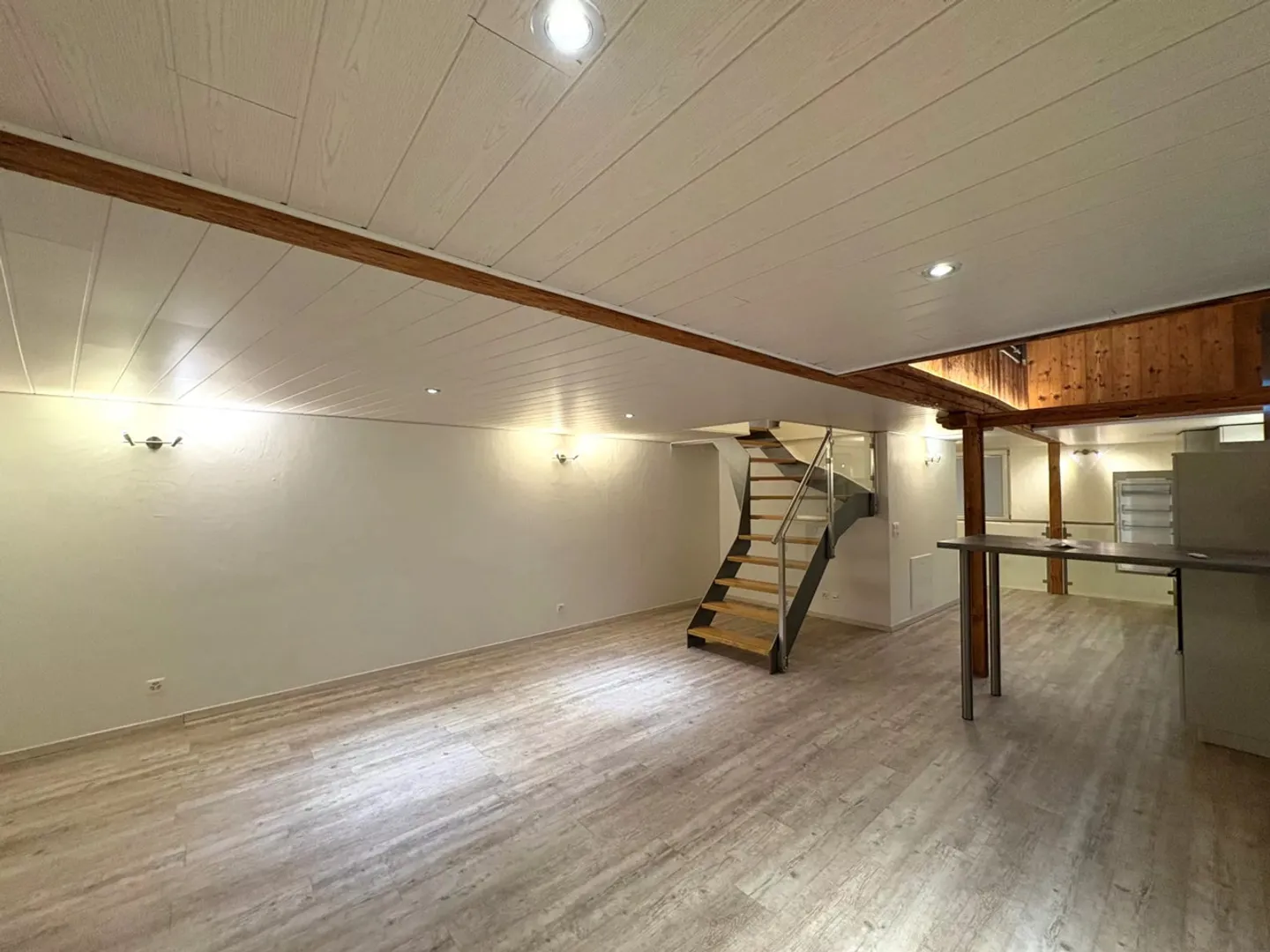 Apartment for rent - Photo 2 of 9