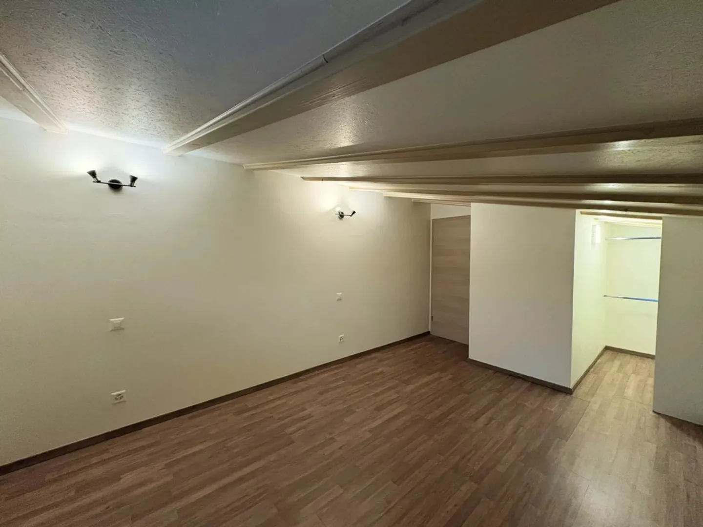 Apartment for rent - Photo 3 of 9