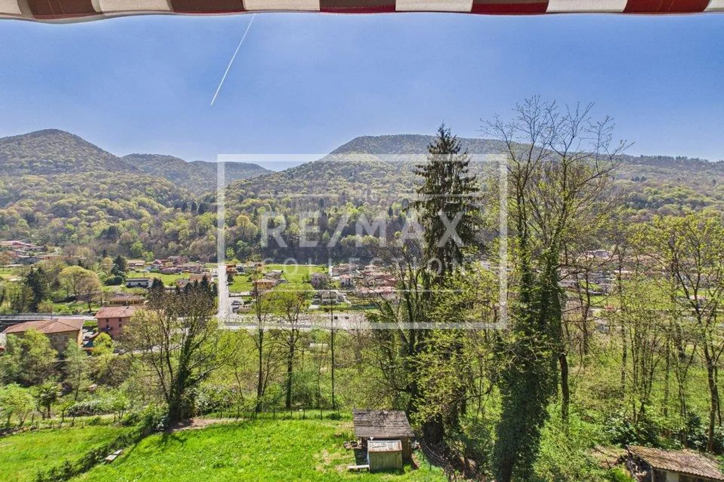 Casa con grande terreno edificabile in posizione soleggiata - Foto 4 di 13