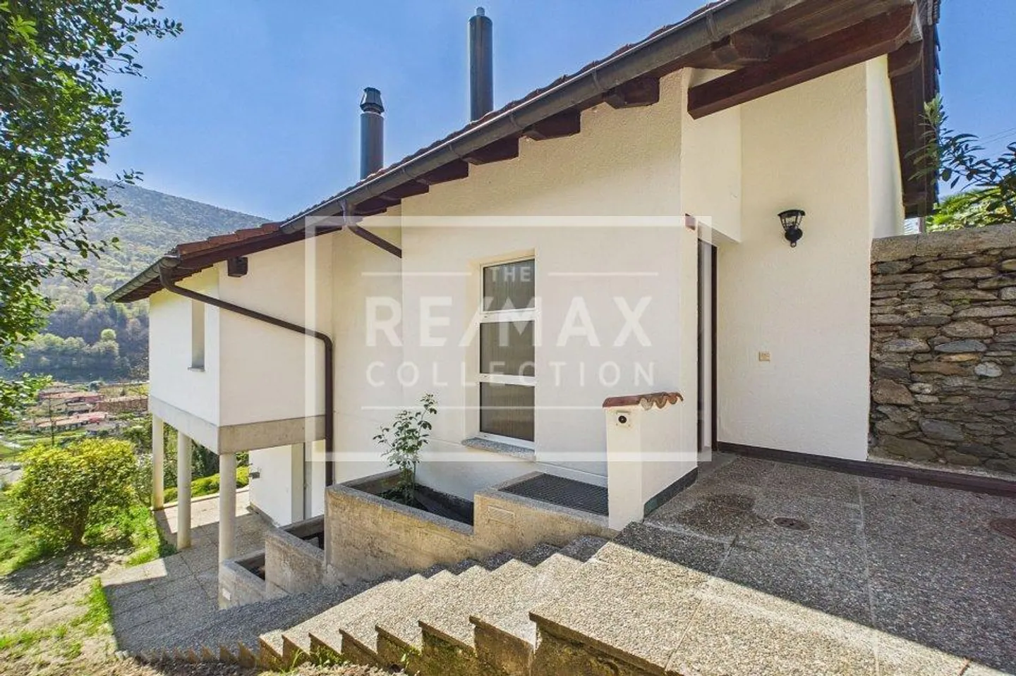 Casa con grande terreno edificabile in posizione soleggiata - Foto 5 di 13