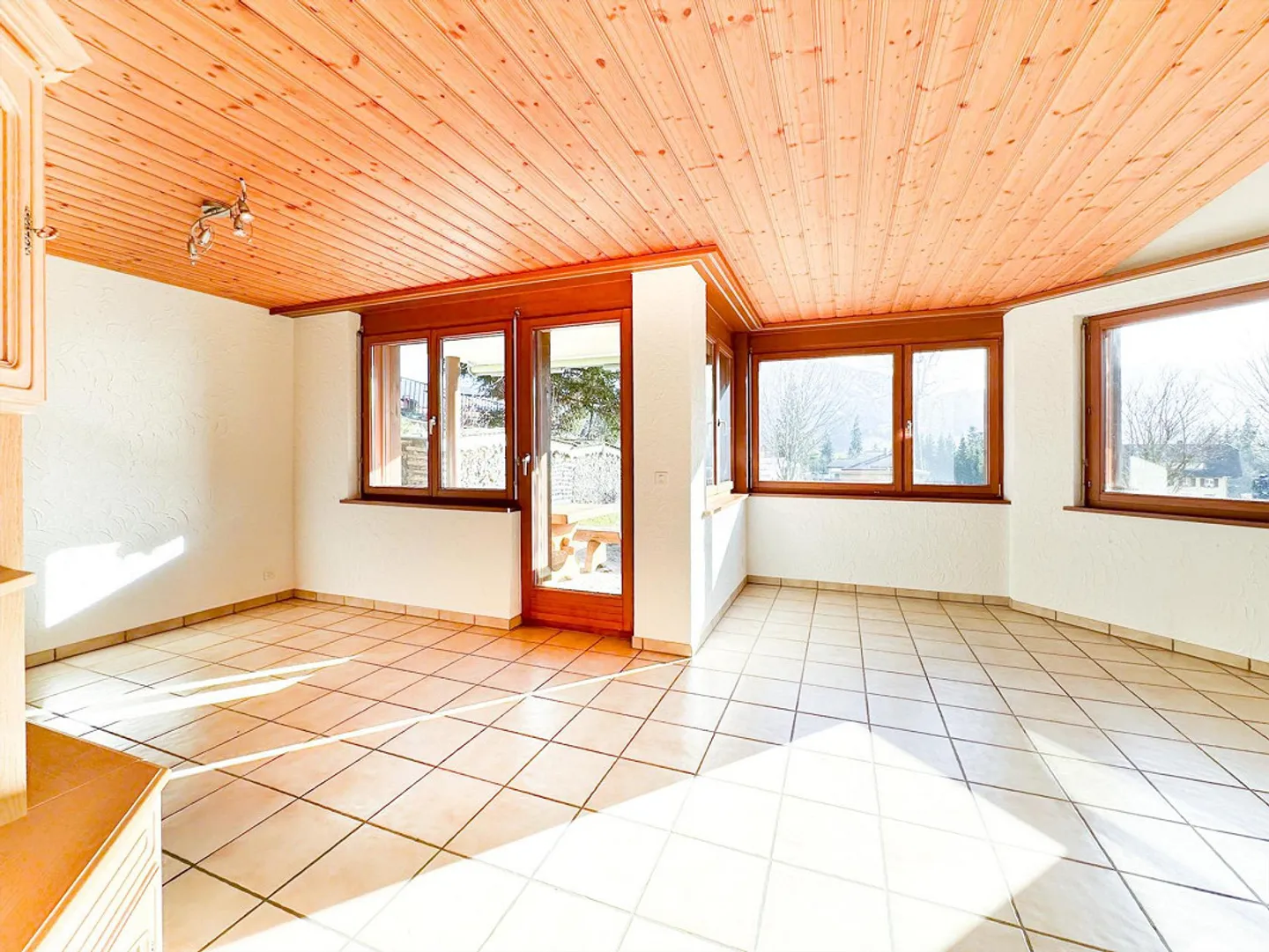 3.5 Room Apartment Attic with Lawn - Photo 4 of 13