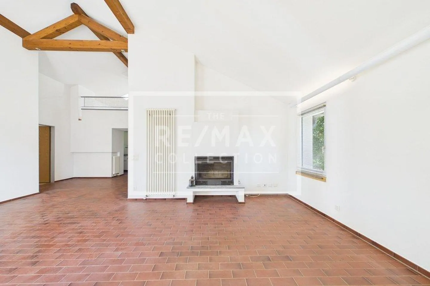 Casa con grande terreno edificabile in posizione soleggiata - Foto 6 di 13