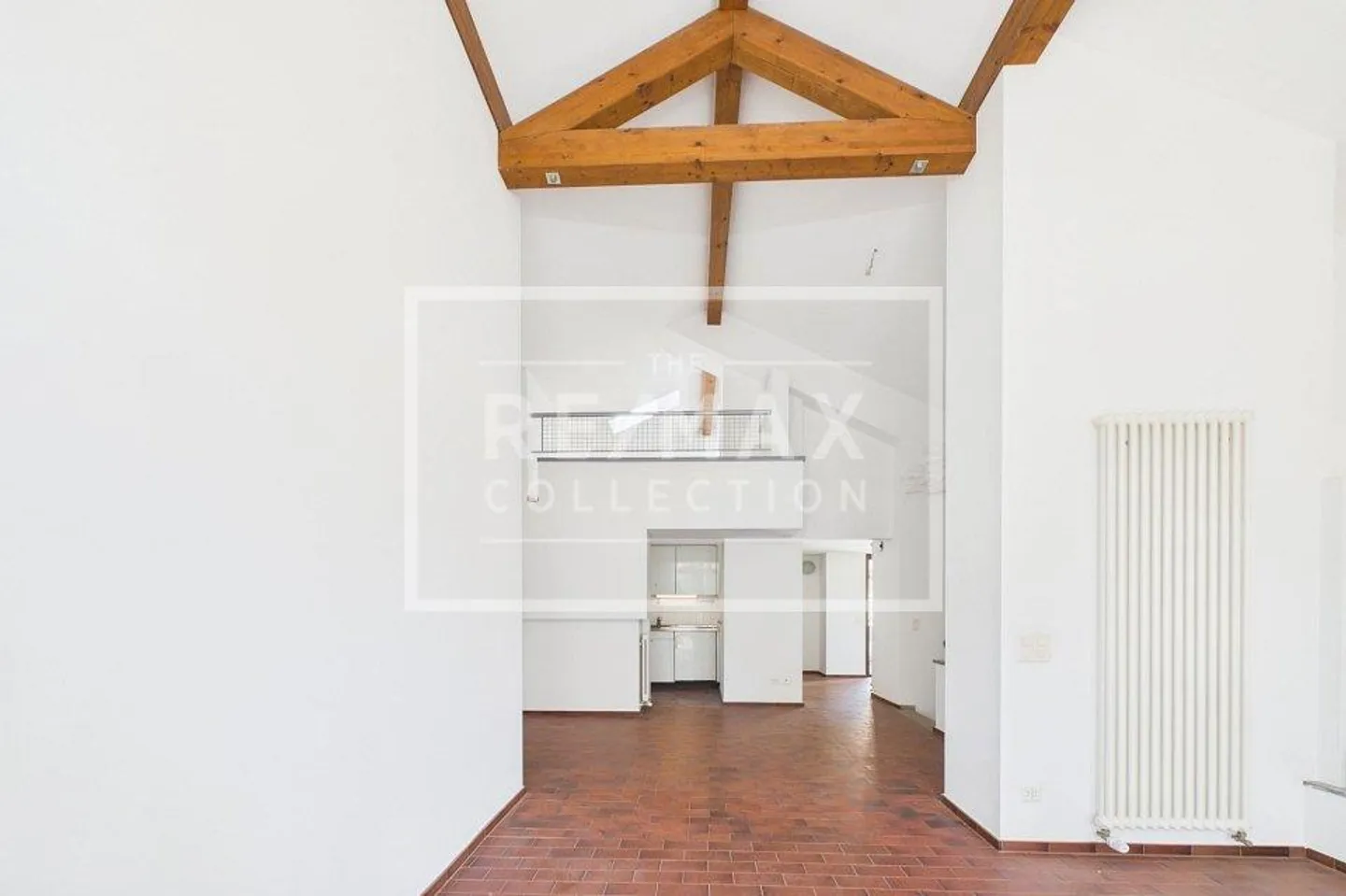 Casa con grande terreno edificabile in posizione soleggiata - Foto 8 di 13