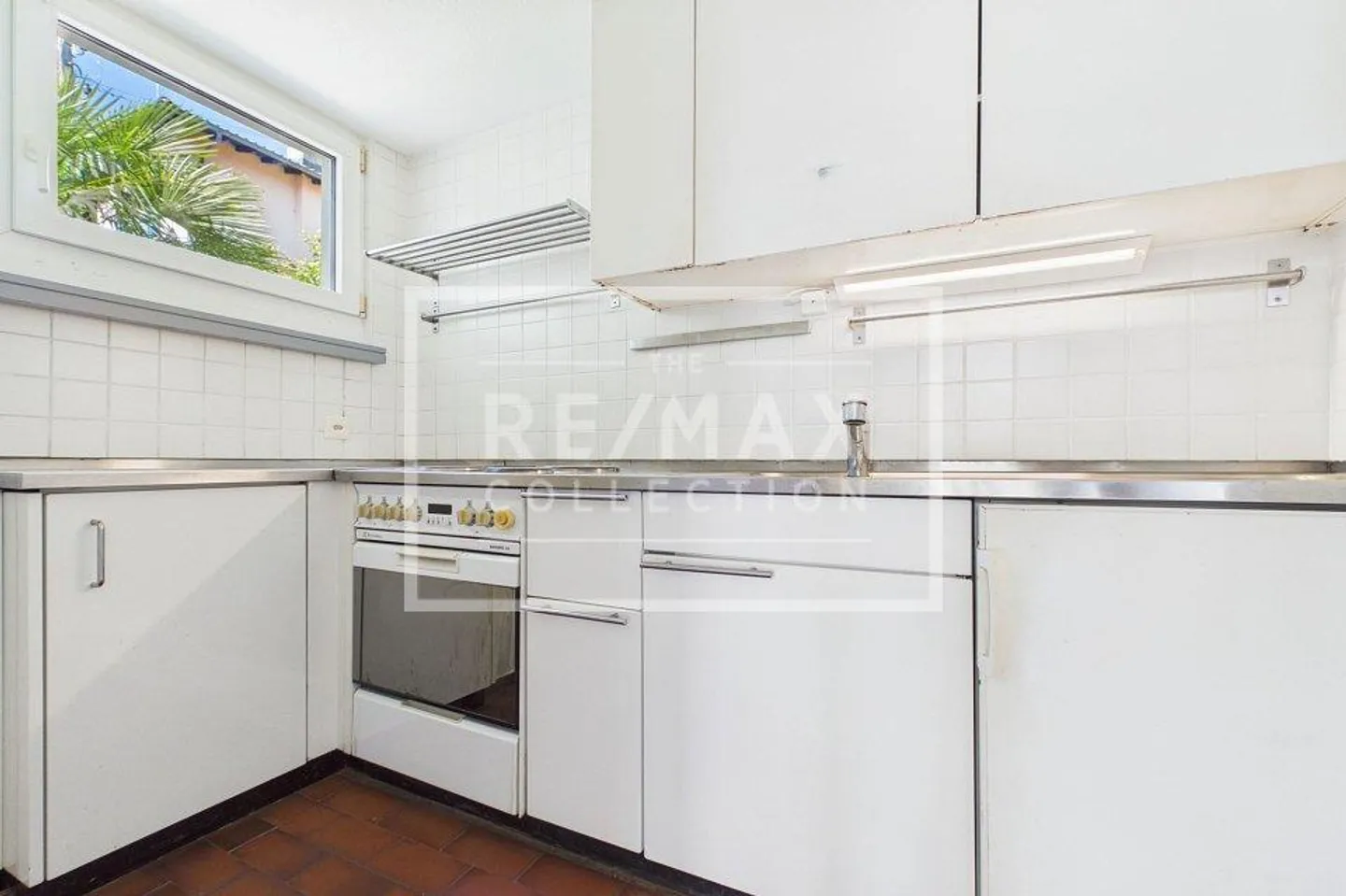 Casa con grande terreno edificabile in posizione soleggiata - Foto 9 di 13