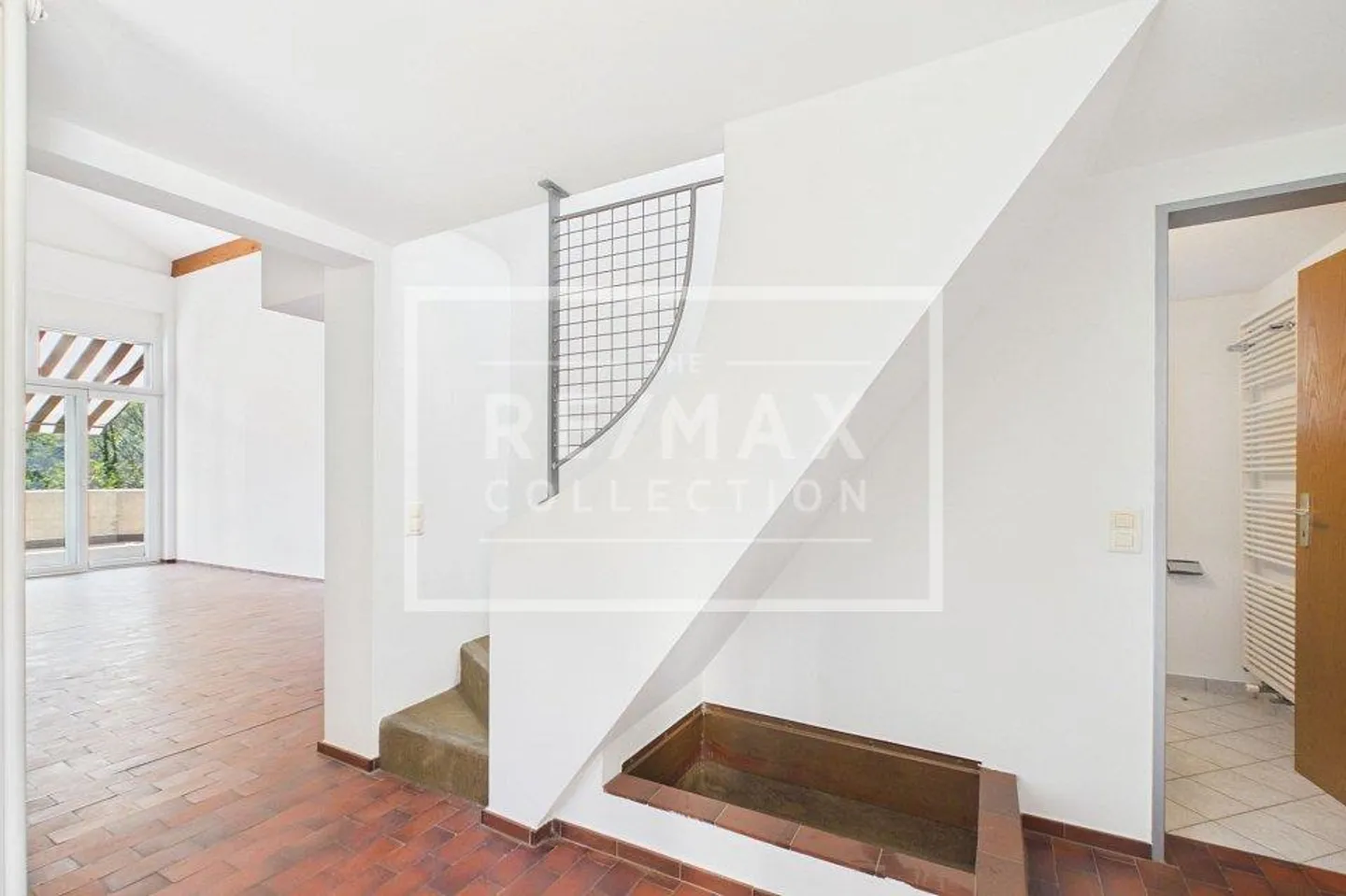 Casa con grande terreno edificabile in posizione soleggiata - Foto 10 di 13