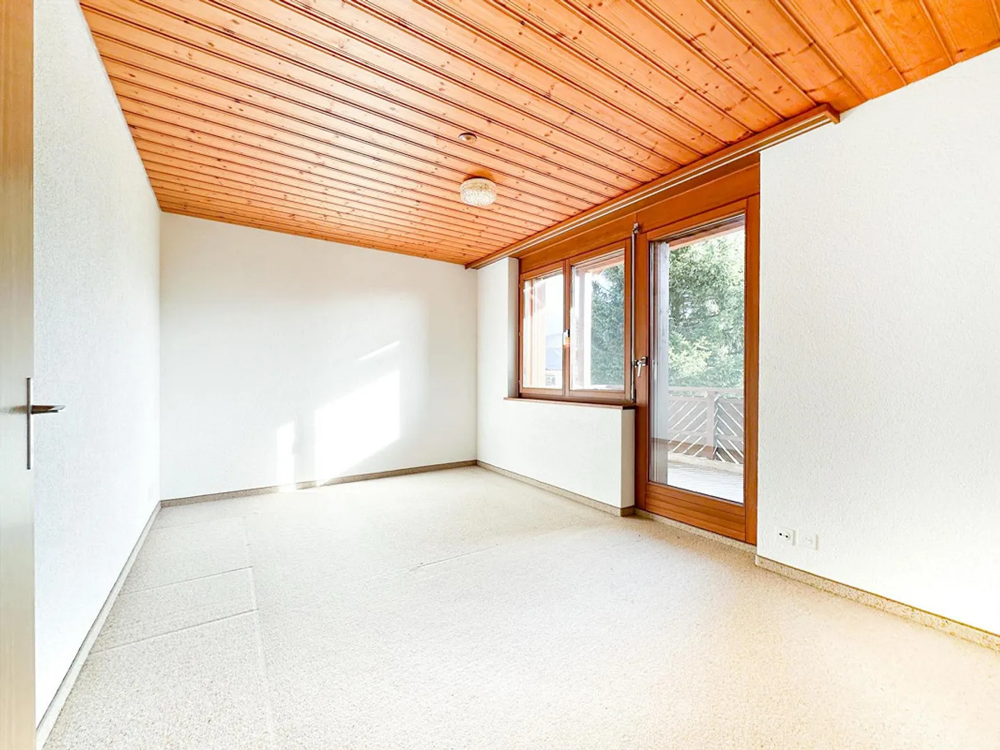 3.5 Room Apartment Attic with Lawn - Photo 9 of 13