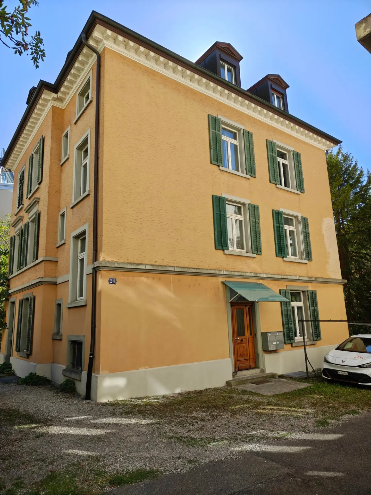 Geräumige 7.5-Zimmer-Wohnung - Foto 1 von 8
