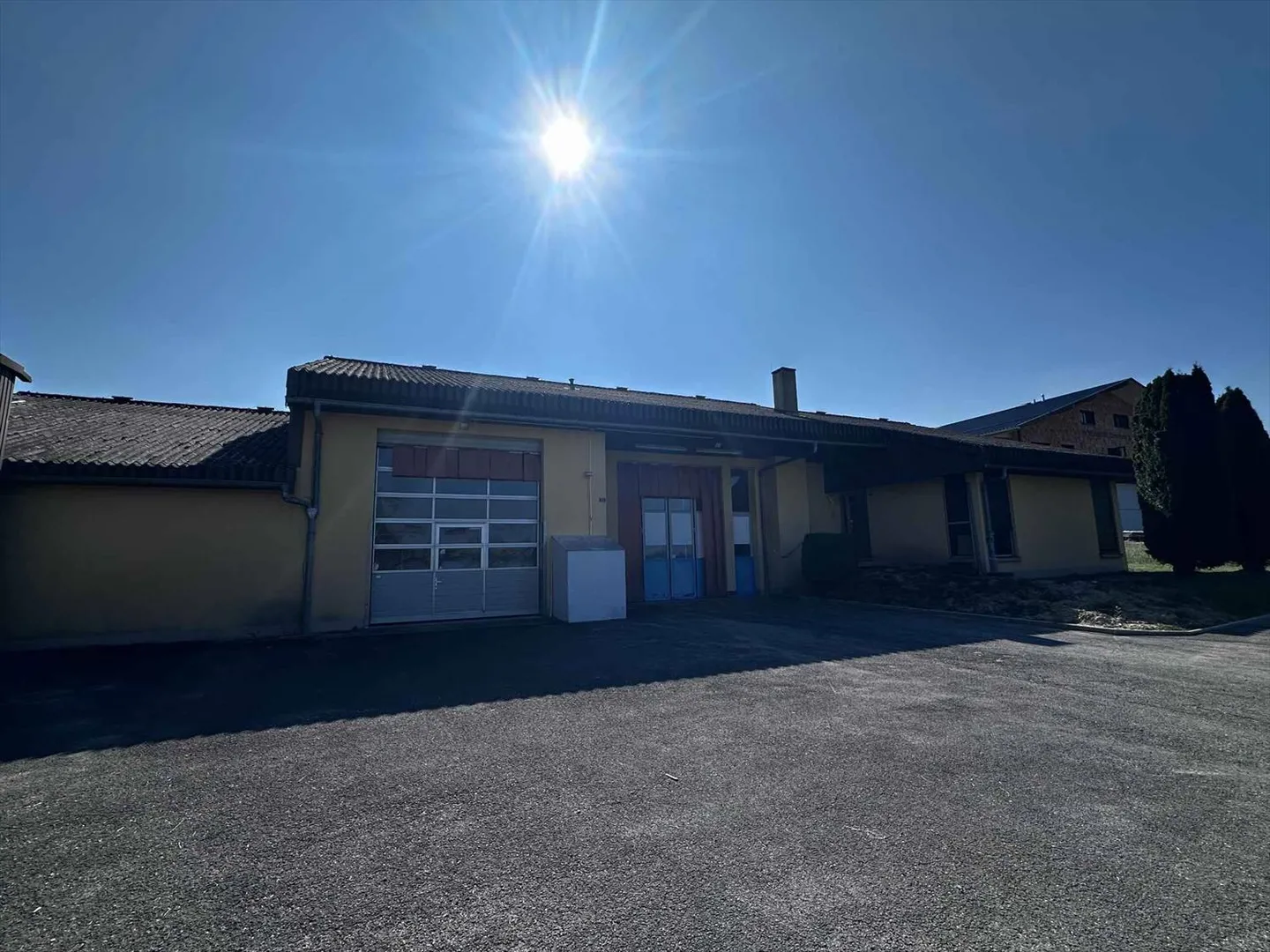 Magnifico lotto di 2.945 m2 con superficie artigianale e uffici in vendita - Foto 1 di 1