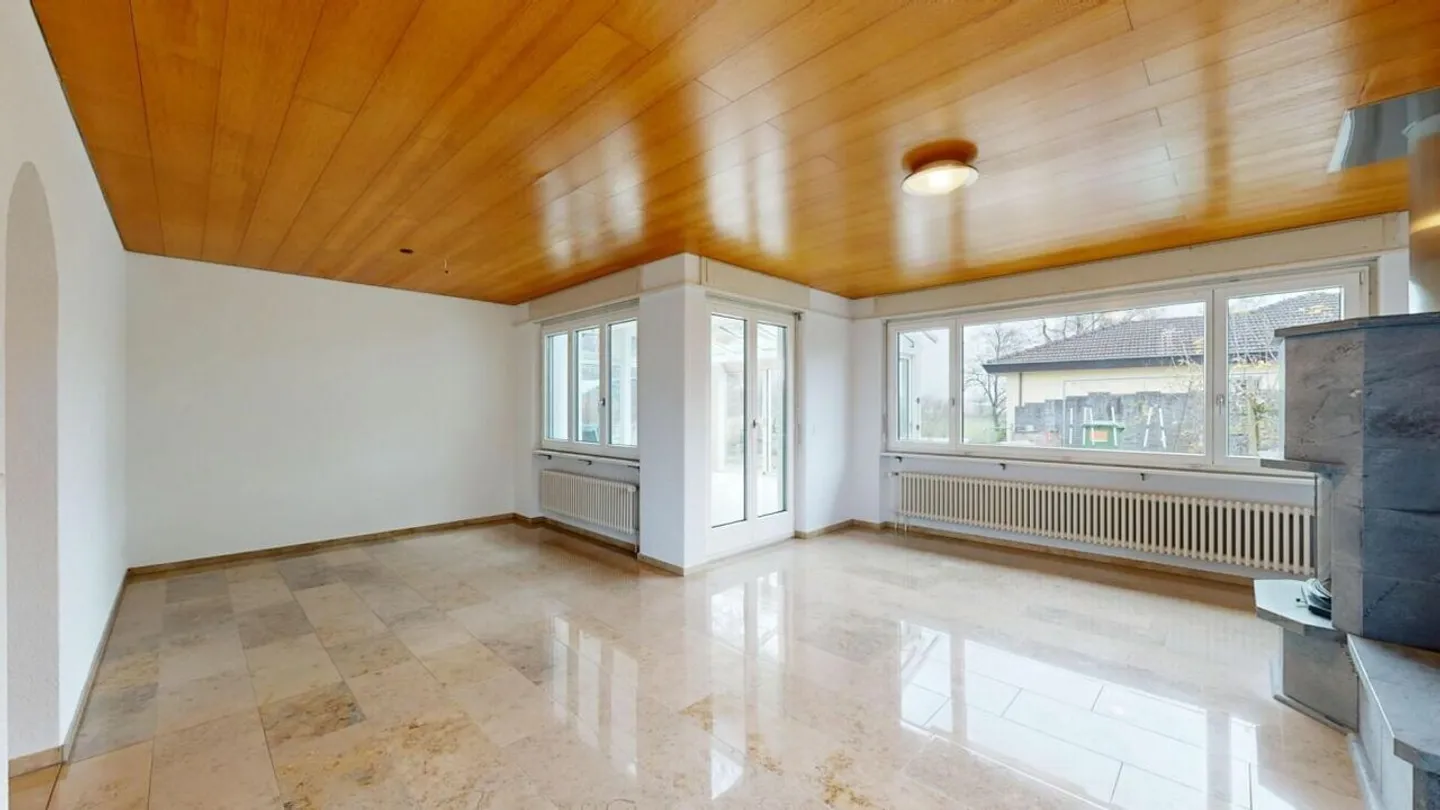 Charmante maison individuelle de 5,5 pièces avec grand jardin - Photo 3 sur 17