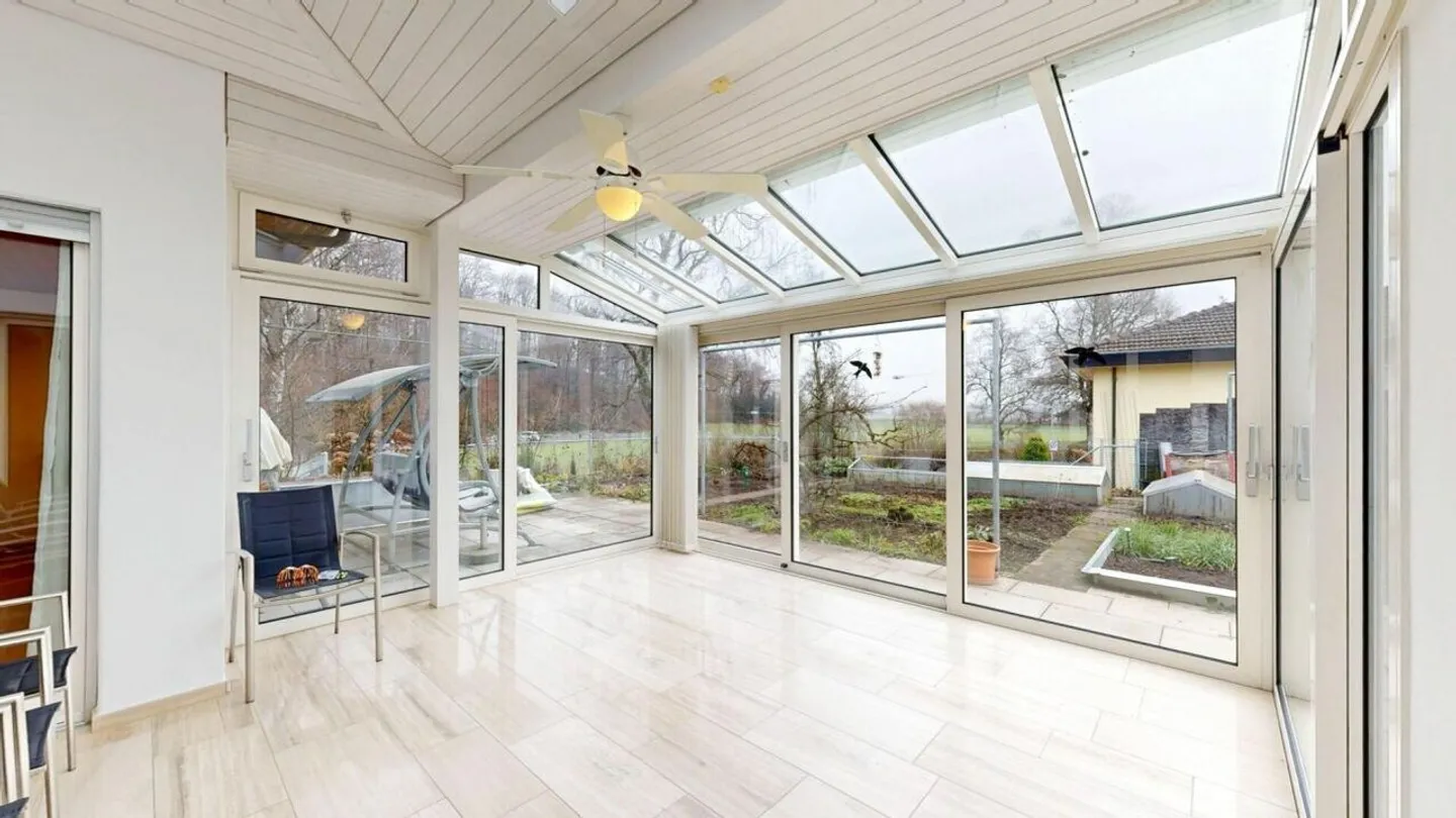 Charmante maison individuelle de 5,5 pièces avec grand jardin - Photo 5 sur 17