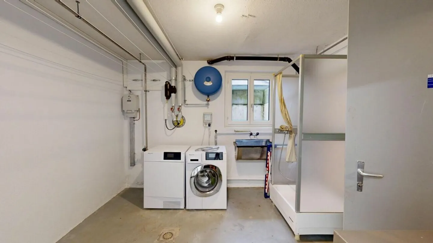 Charmante maison individuelle de 5,5 pièces avec grand jardin - Photo 14 sur 17