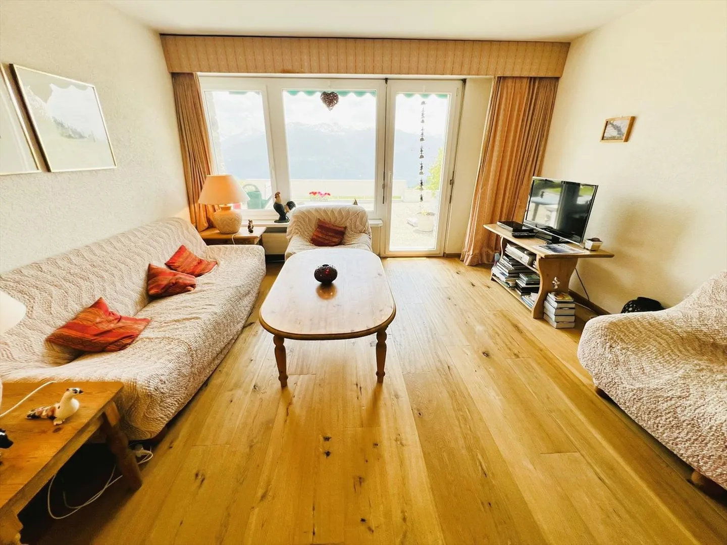 ZUR SAISON: Wunderschöne 3,5 Zimmer renoviert - Geräumig & hell - Wunderschöner Blick - Bi - Foto 2 von 16