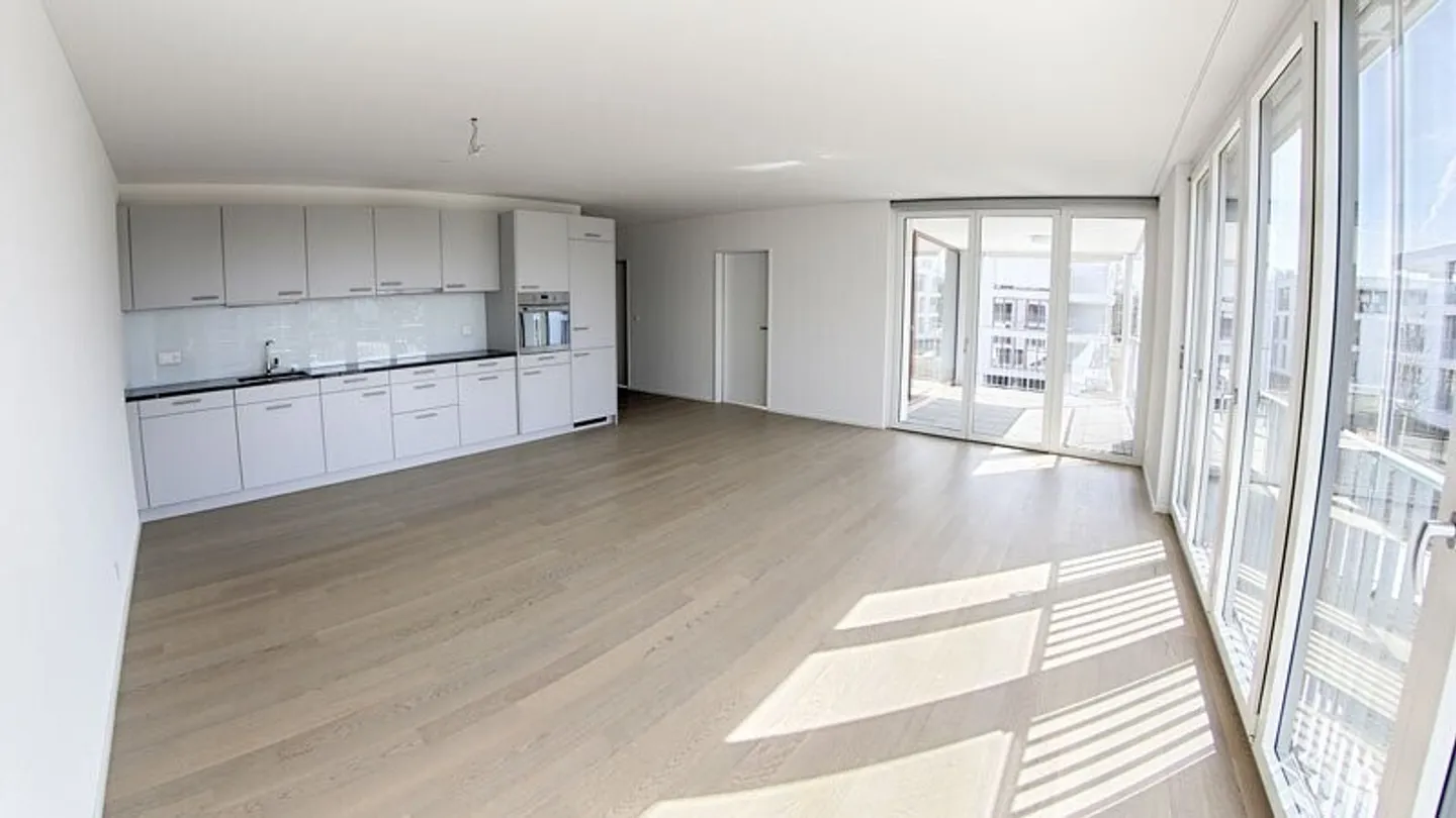 Appartement de 3,5 pièces de haute qualité au rez-de-chaussée - Photo 2 sur 7