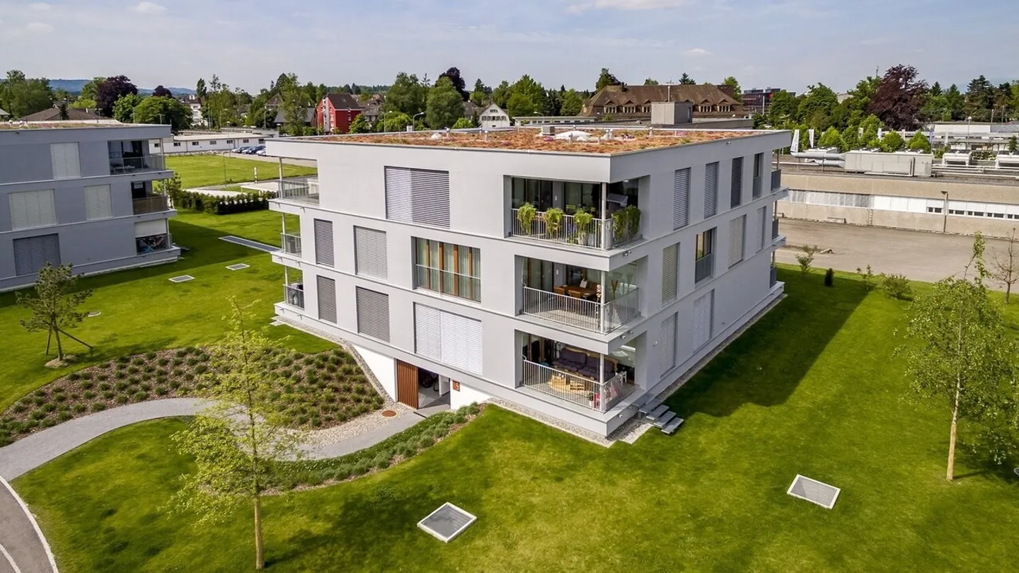 Appartement de 3,5 pièces de haute qualité au rez-de-chaussée - Photo 1 sur 7